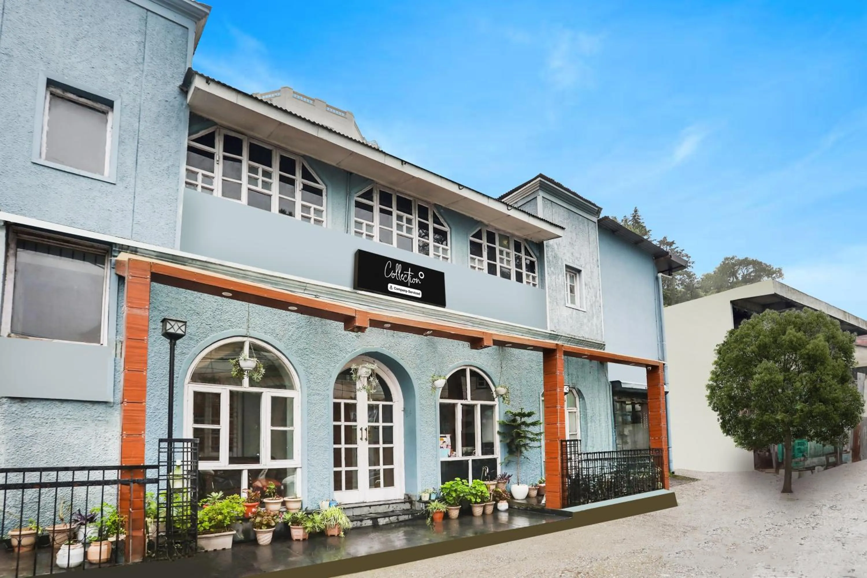 Facade/entrance in Collection O Mall Road Near St. Georges College