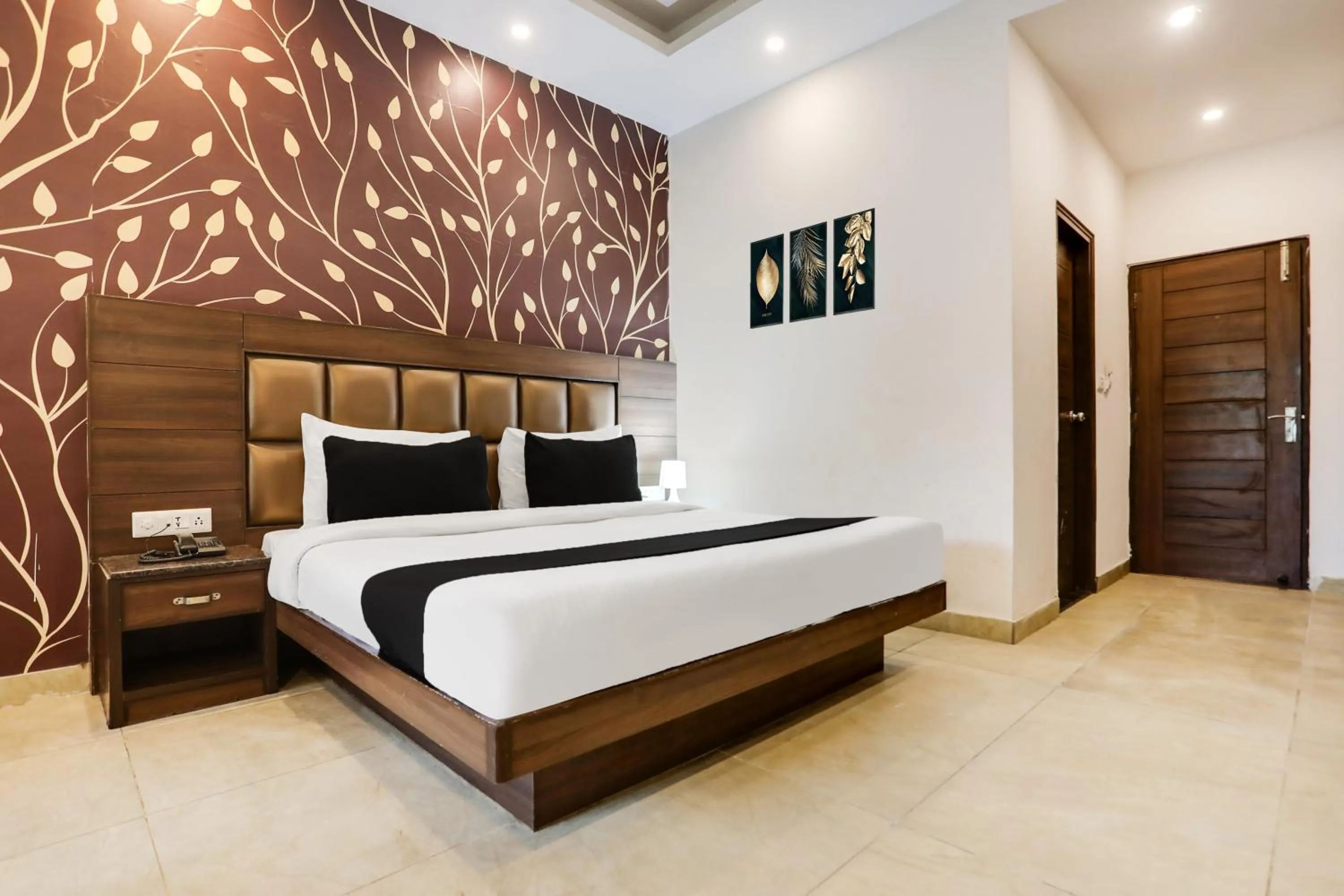 Bedroom, Bed in Collection O Mall Road Near St. Georges College