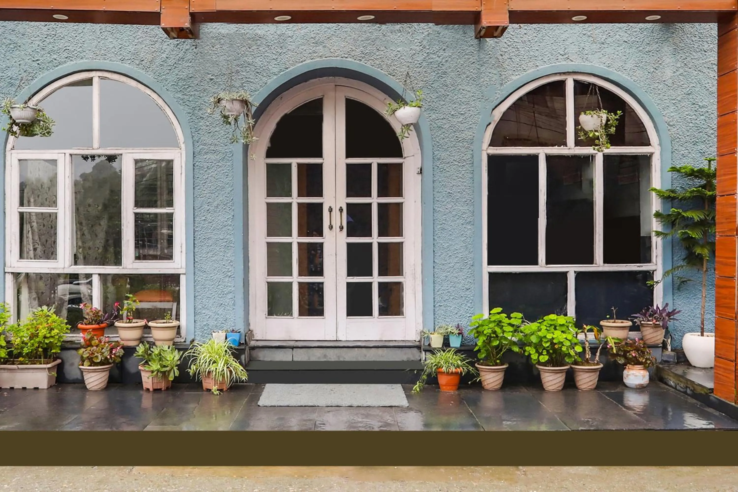 Facade/entrance in Collection O Mall Road Near St. Georges College