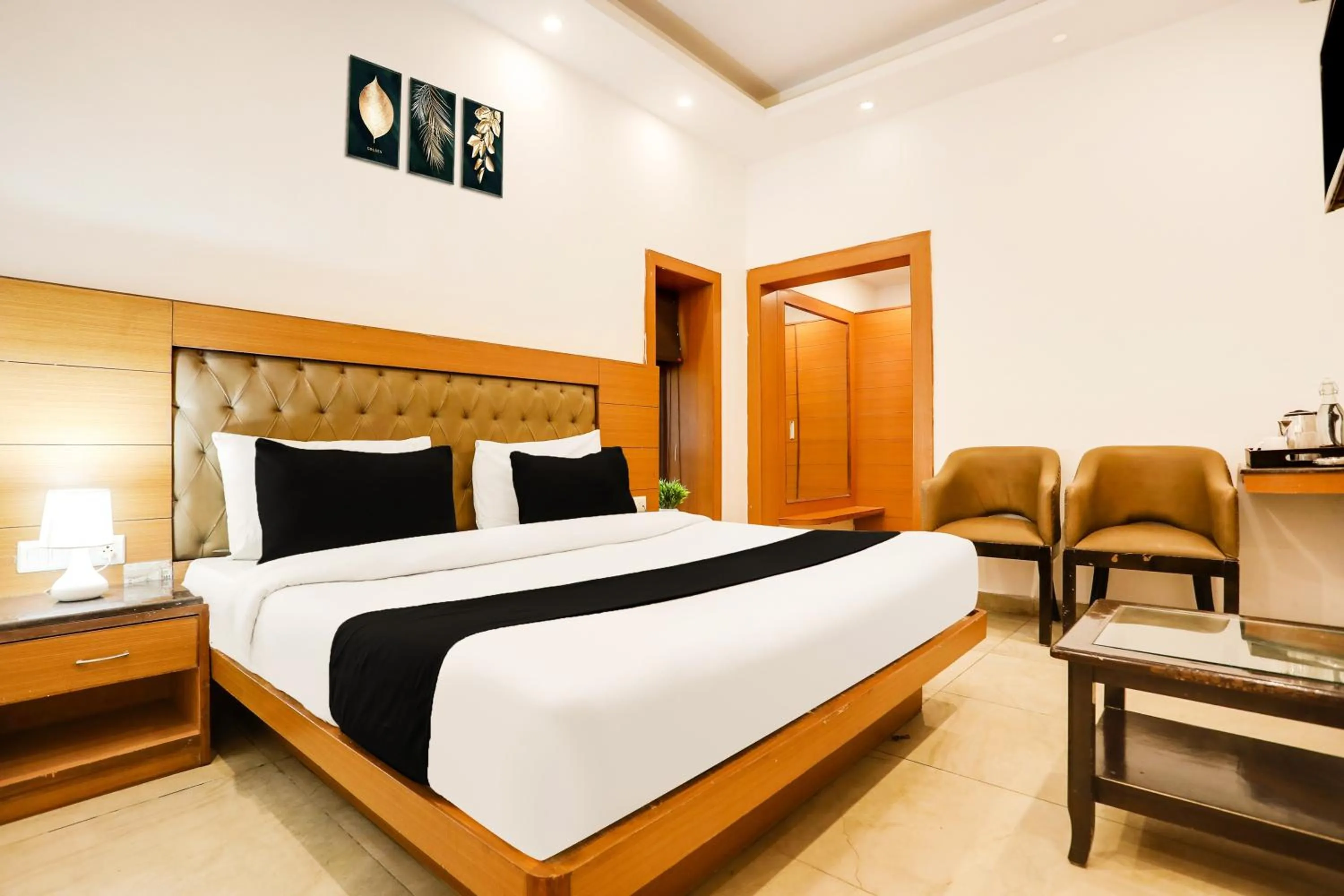 Bedroom, Bed in Collection O Mall Road Near St. Georges College