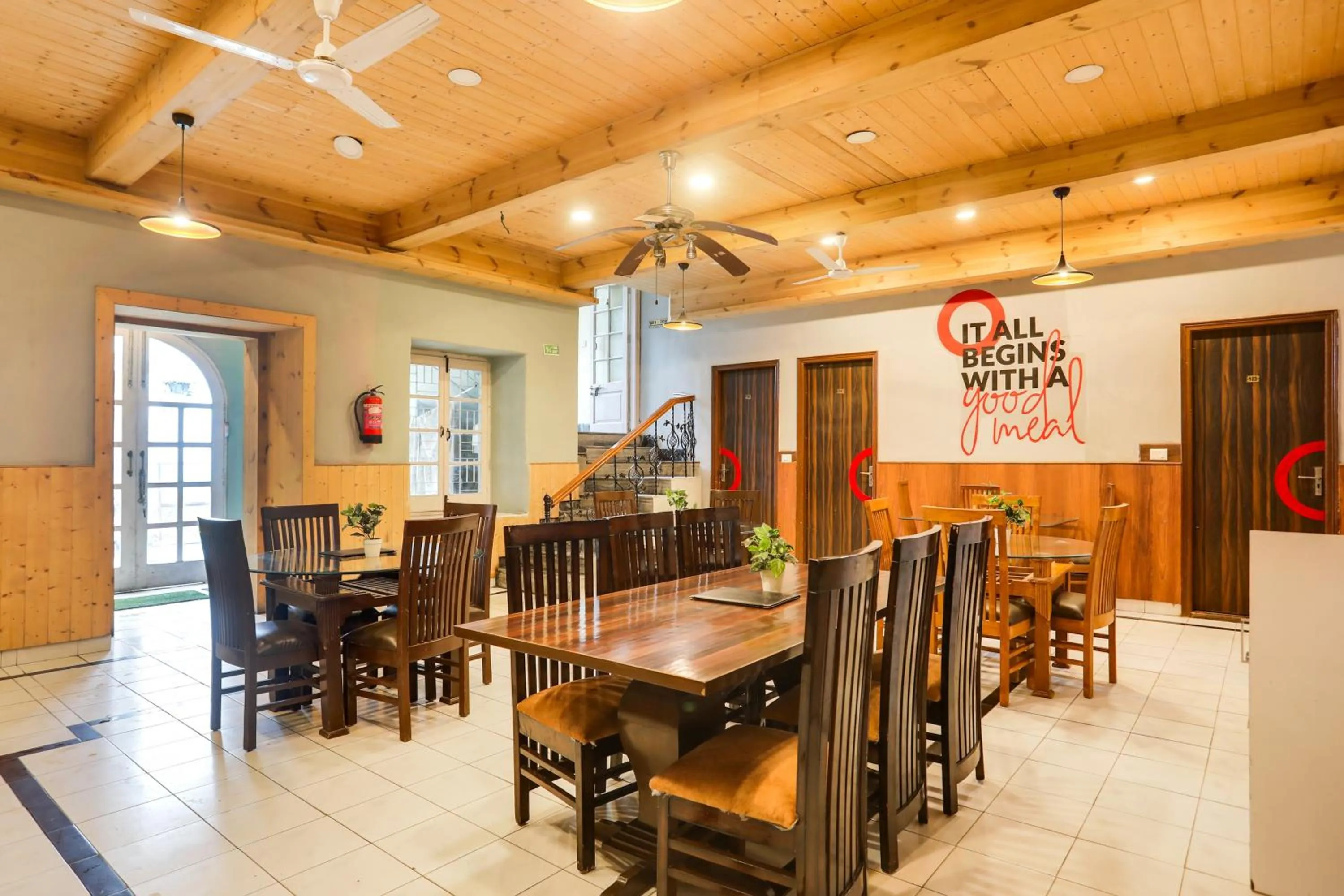 Restaurant/places to eat in Collection O Mall Road Near St. Georges College