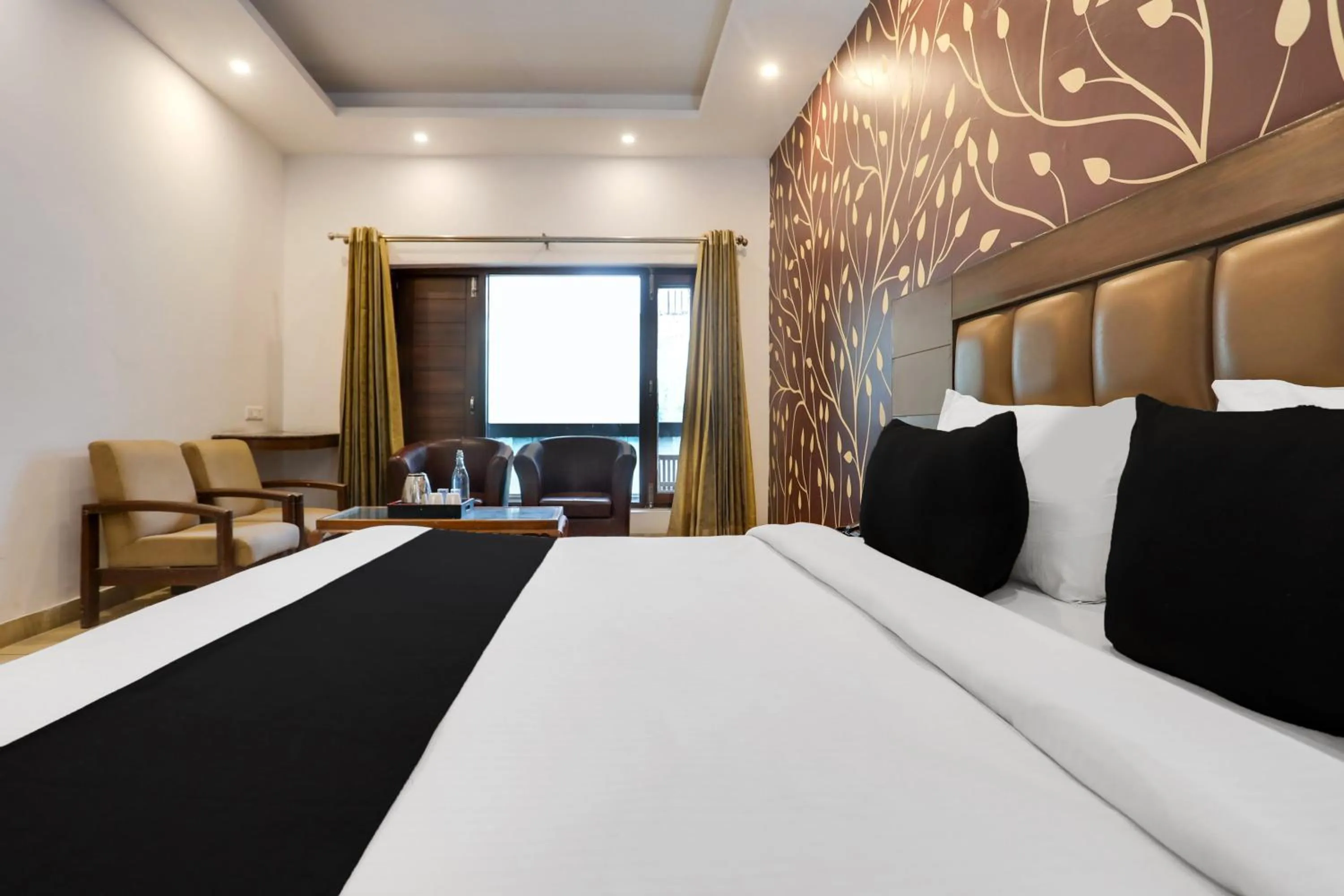 Bedroom, Bed in Collection O Mall Road Near St. Georges College