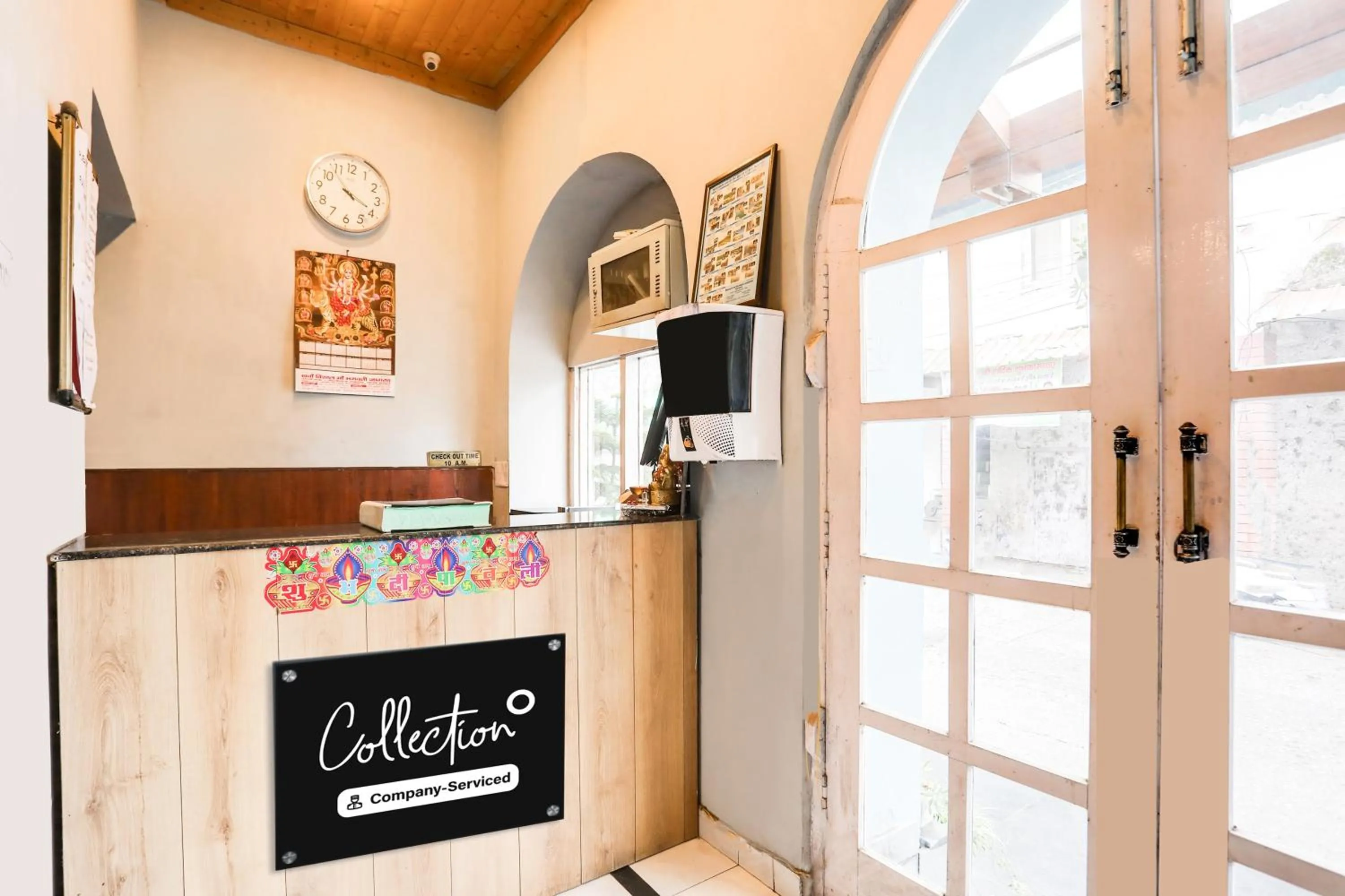 Lobby or reception in Collection O Mall Road Near St. Georges College