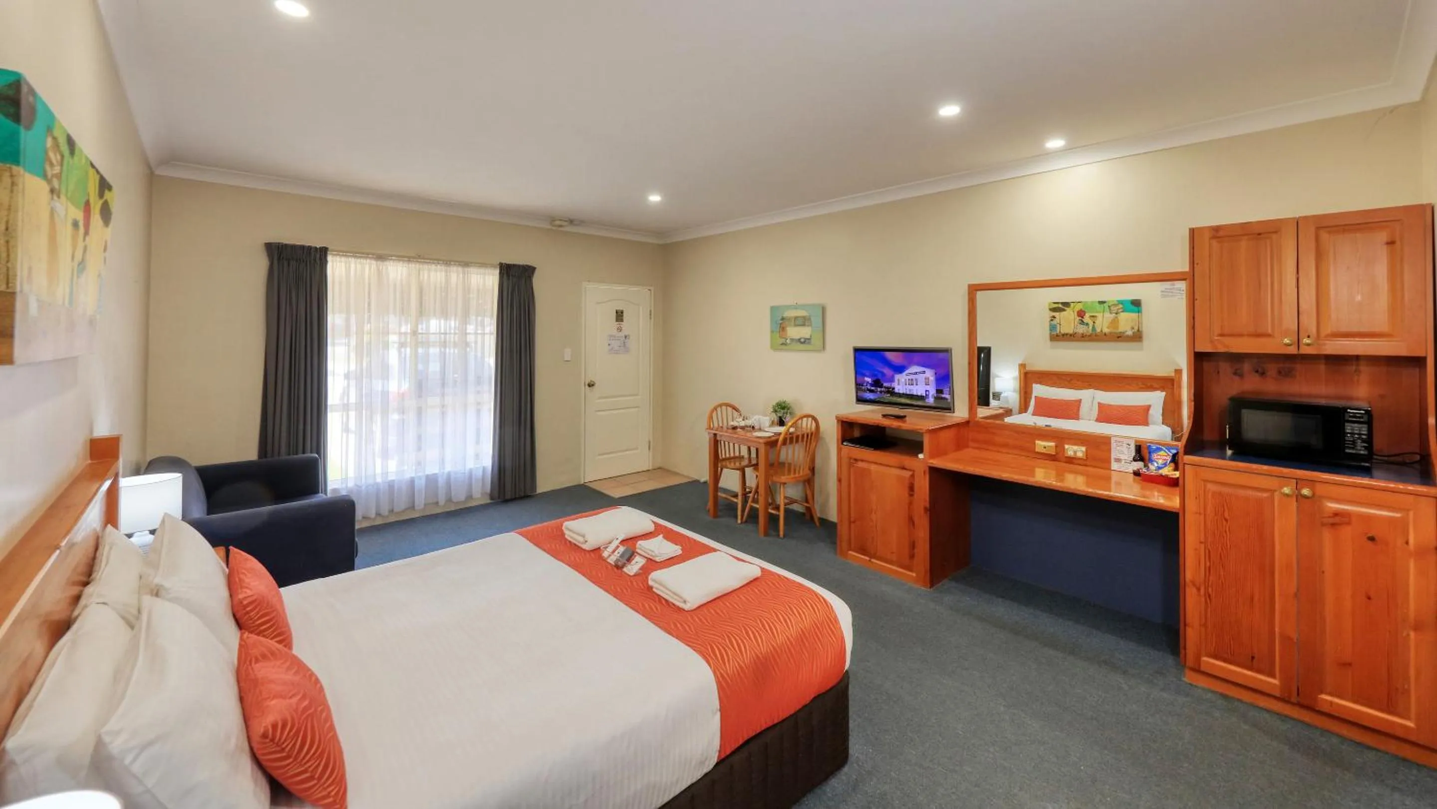 TV and multimedia, Bed in Breakout Motor Inn