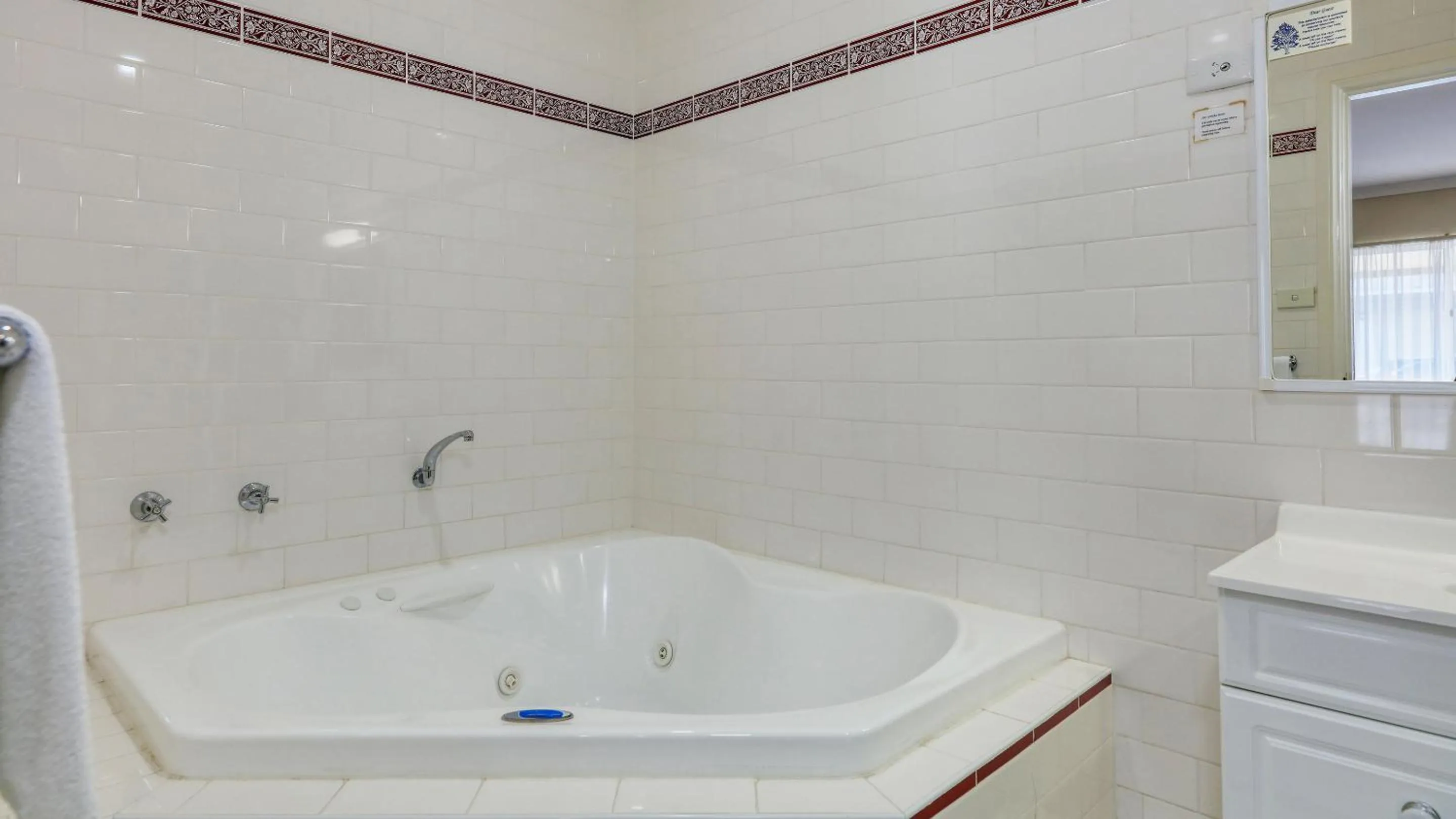 Spa and wellness centre/facilities in Breakout Motor Inn