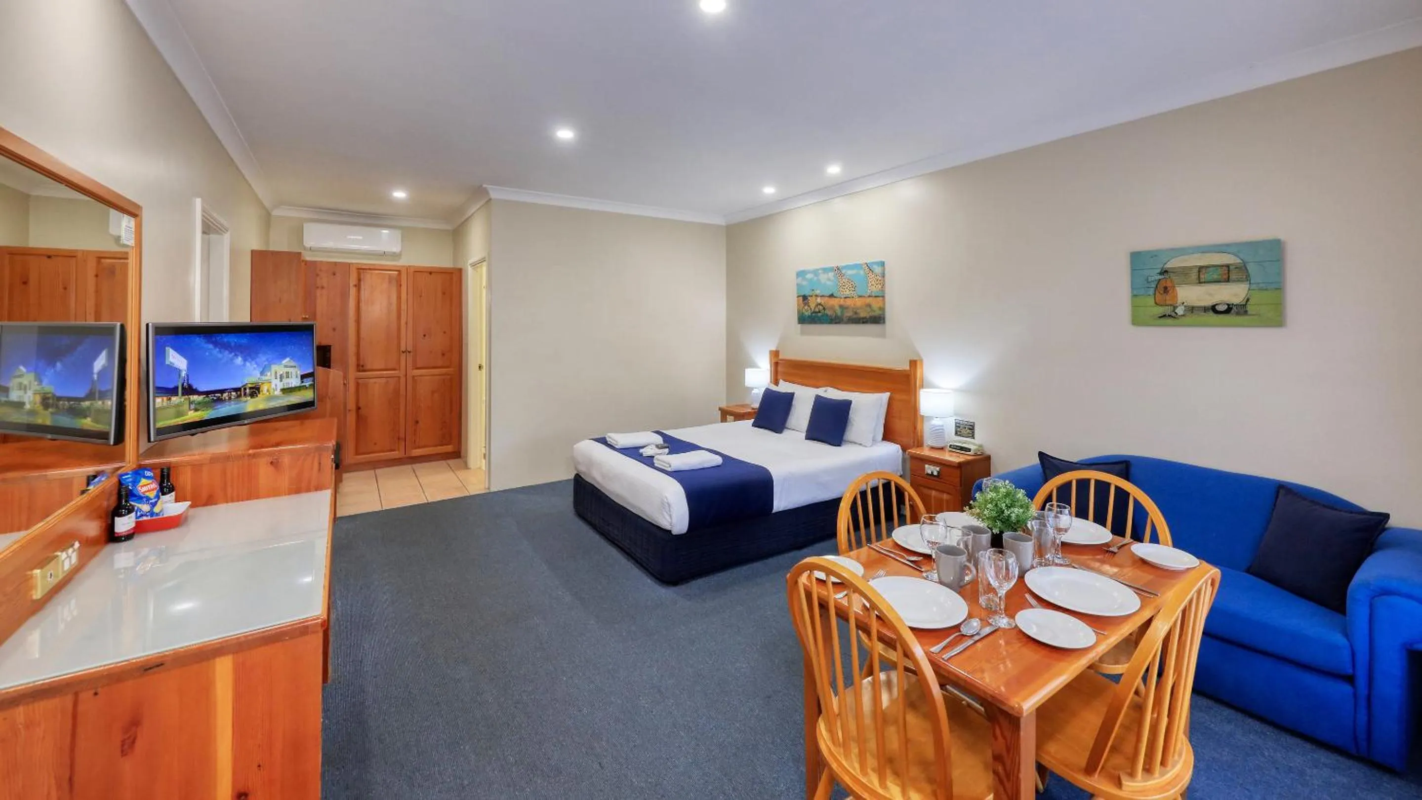 Photo of the whole room, Bed in Breakout Motor Inn