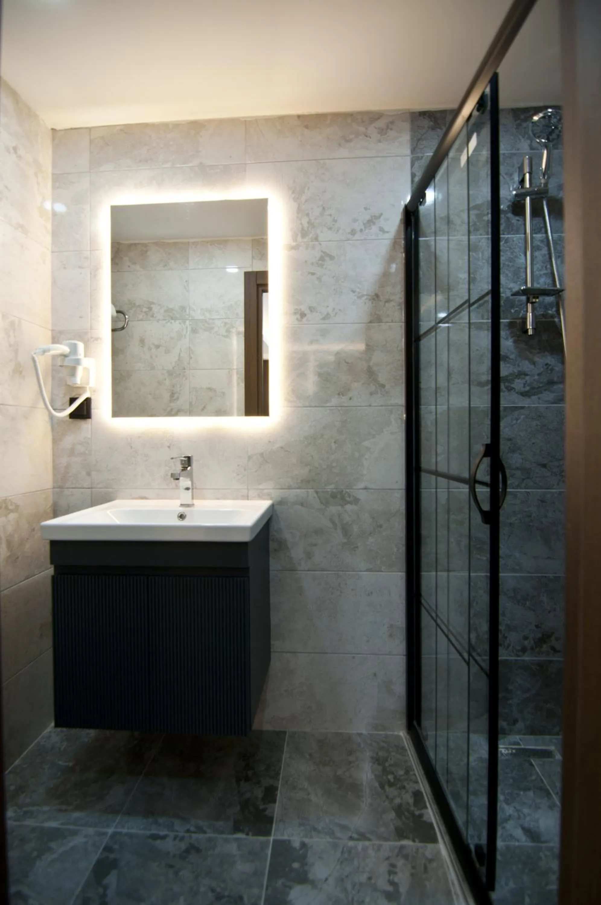 Bathroom in Grand Bagoz Hotel