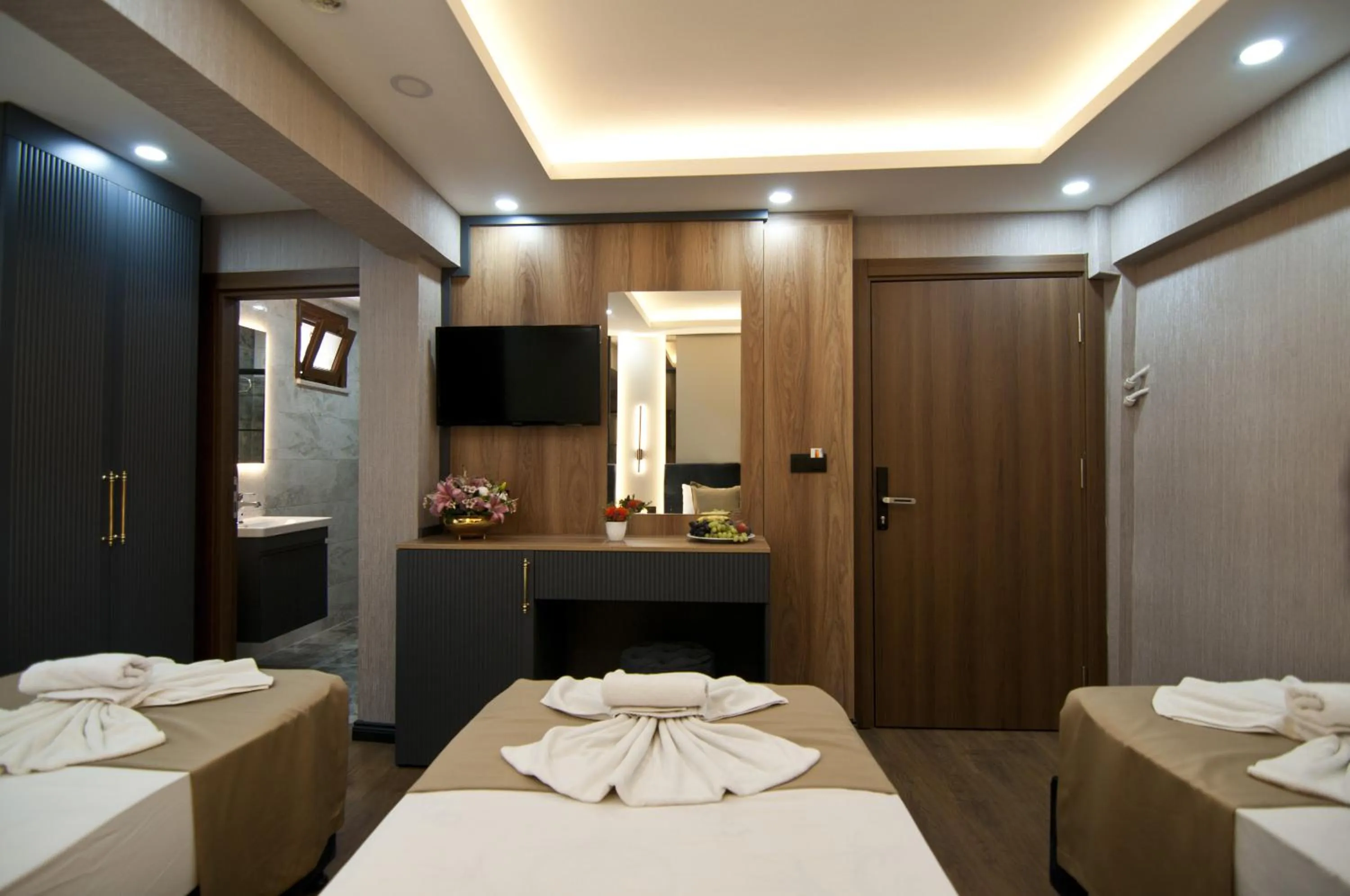 Photo of the whole room, Bed in Grand Bagoz Hotel