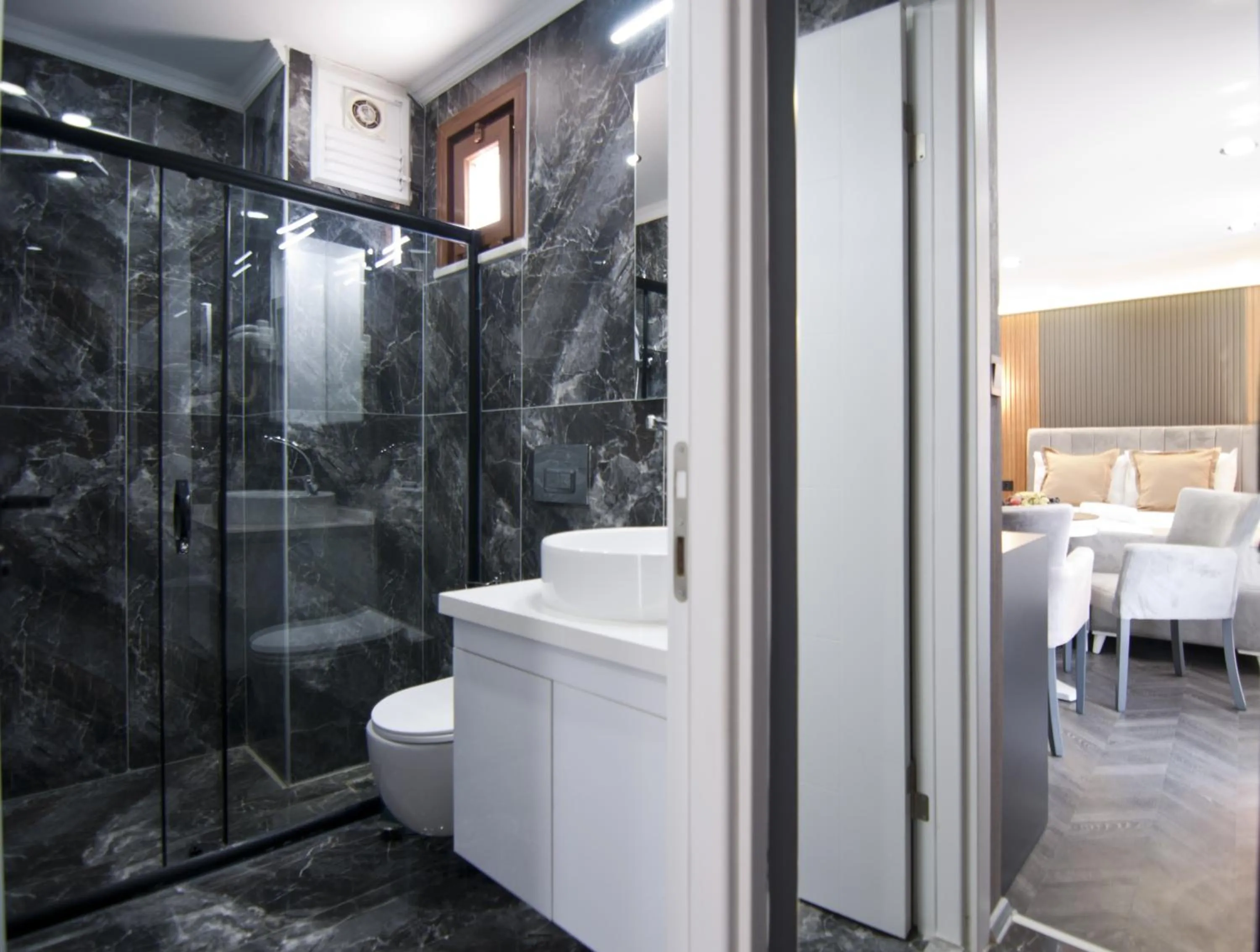 Bathroom in Grand Bagoz Hotel