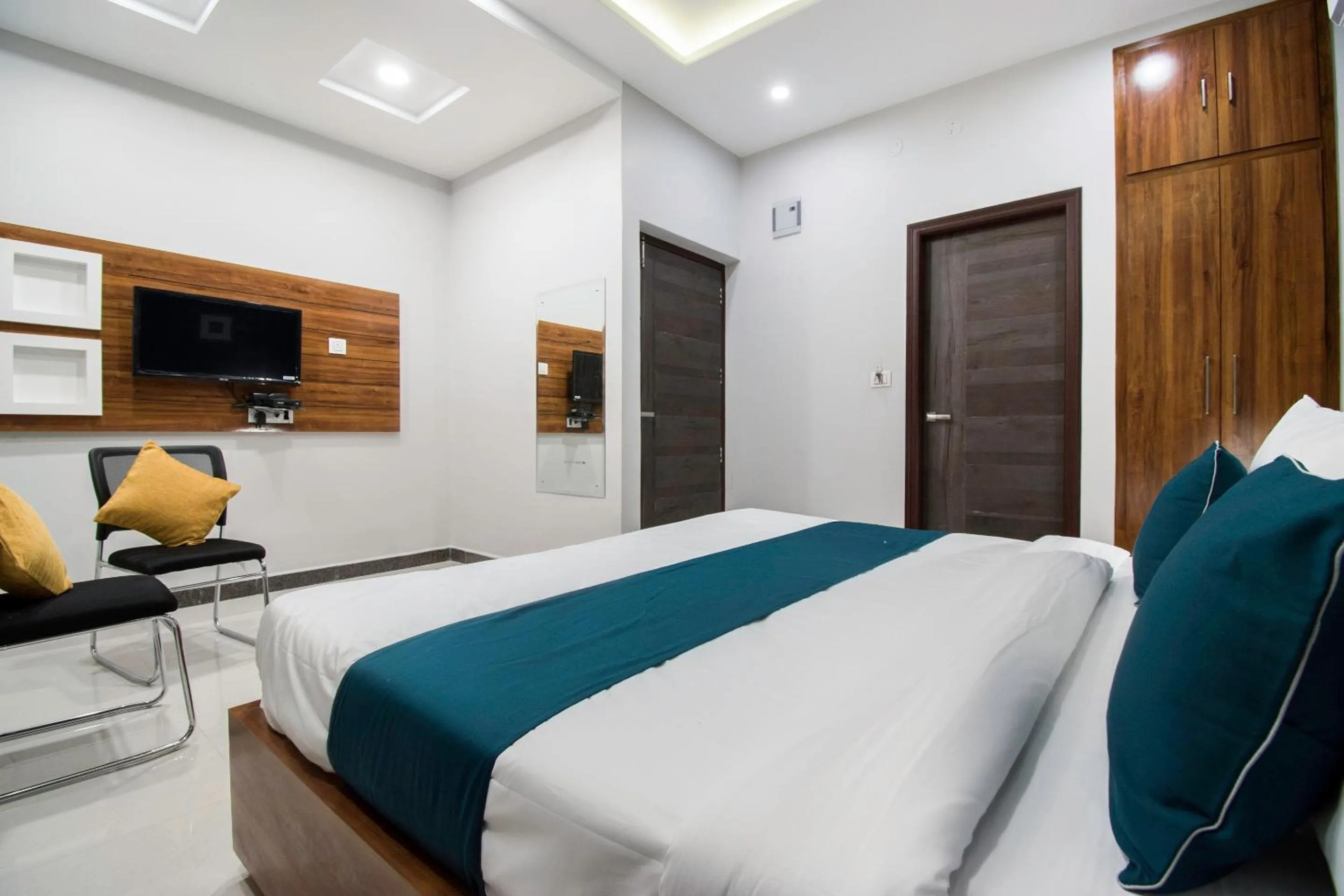 Bedroom, Bed in Collection O Blue Shine