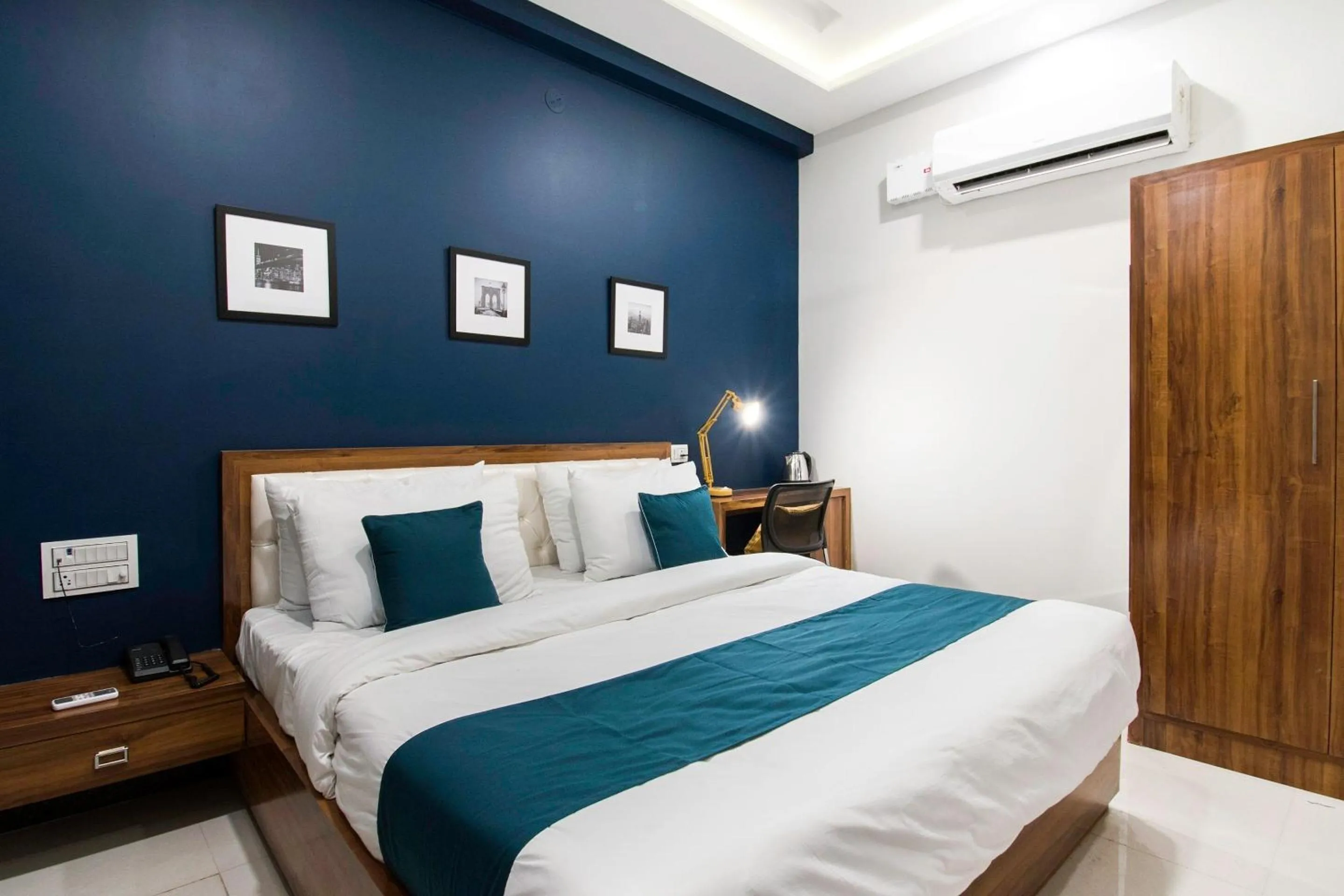 Bedroom, Bed in Collection O Blue Shine