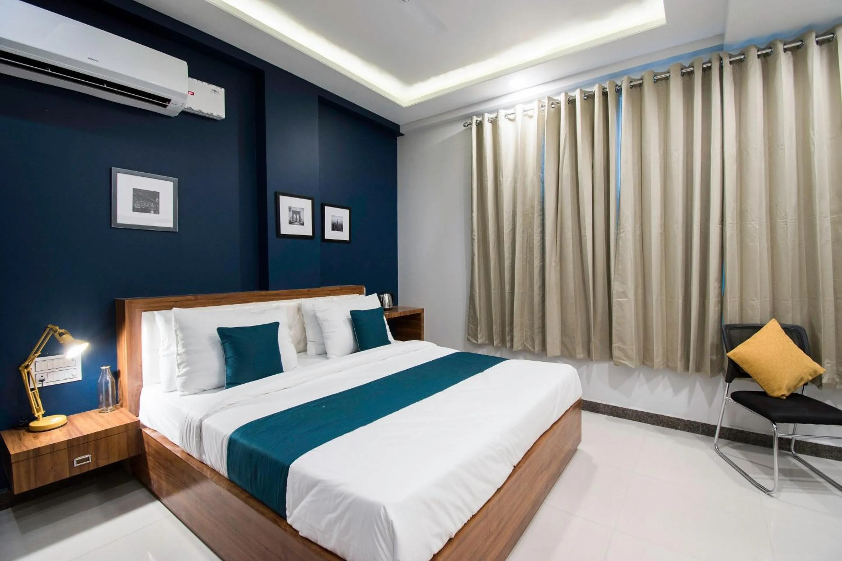 Bedroom, Bed in Collection O Blue Shine