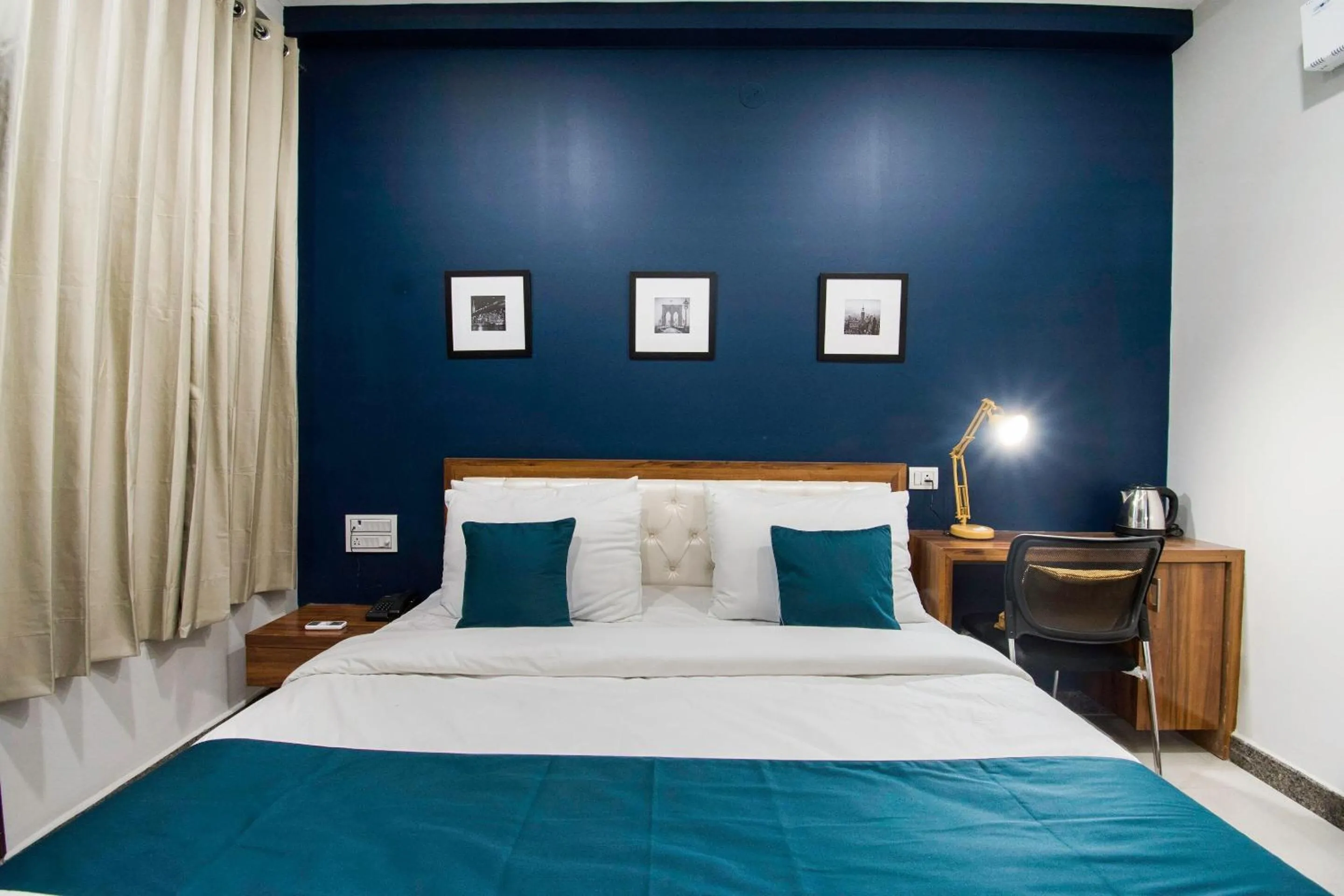 Bedroom, Bed in Collection O Blue Shine