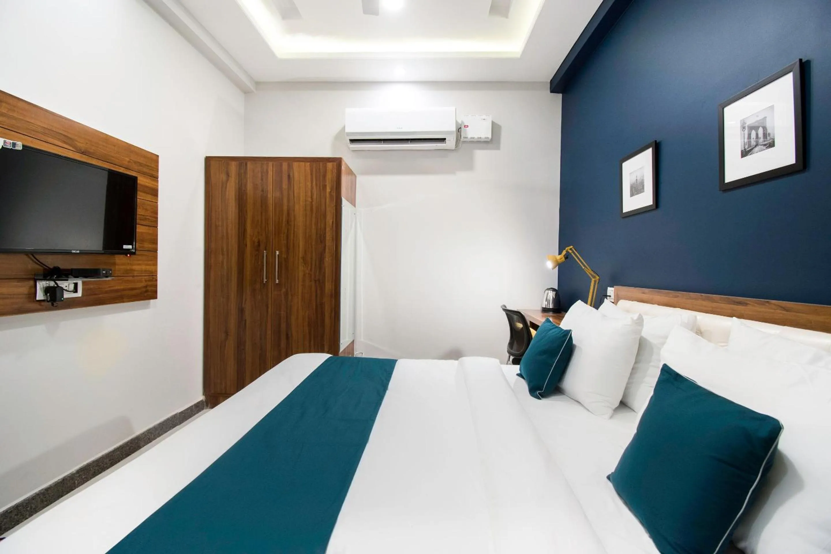 Bedroom, Bed in Collection O Blue Shine
