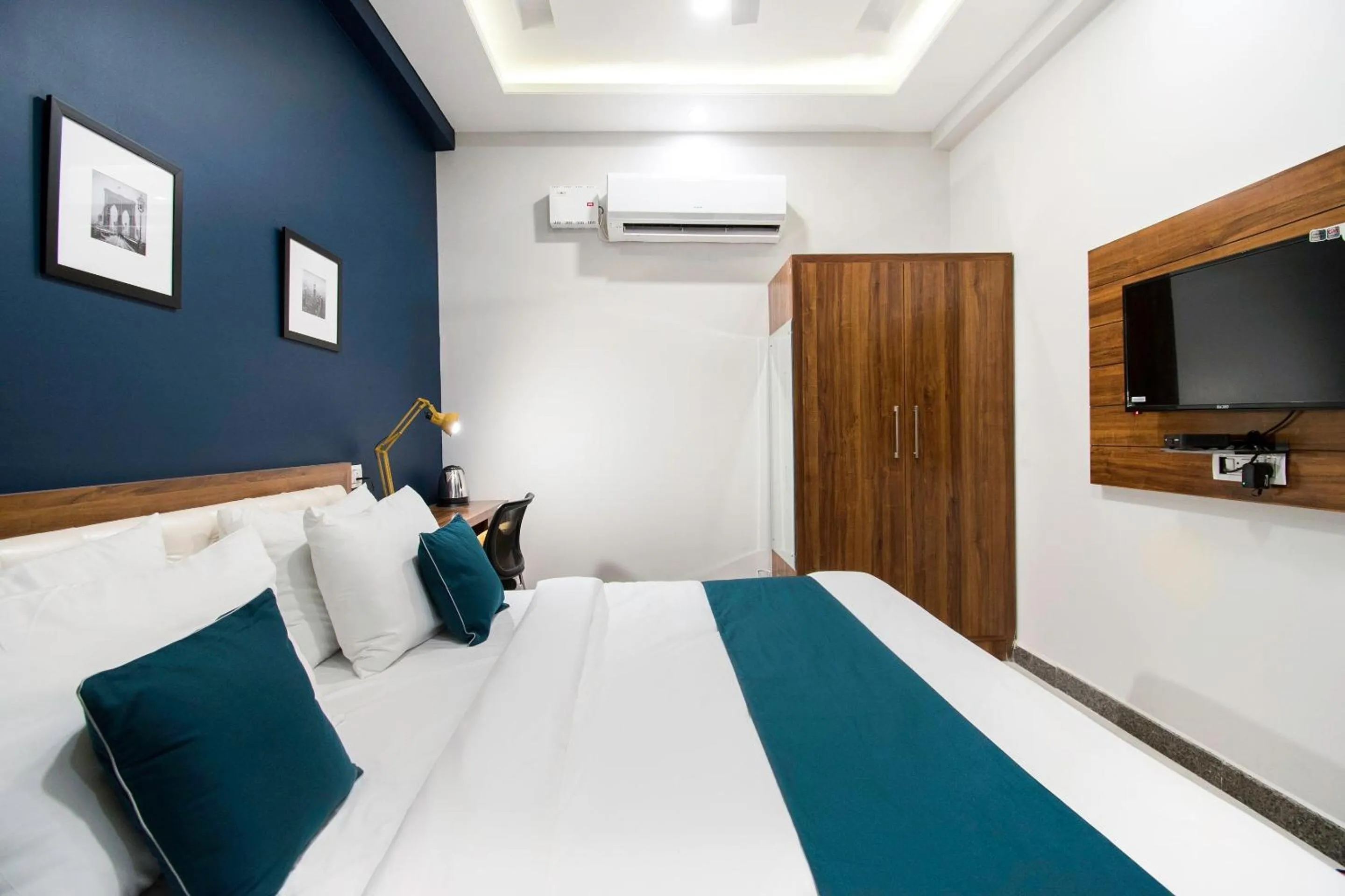 Bedroom, Bed in Collection O Blue Shine