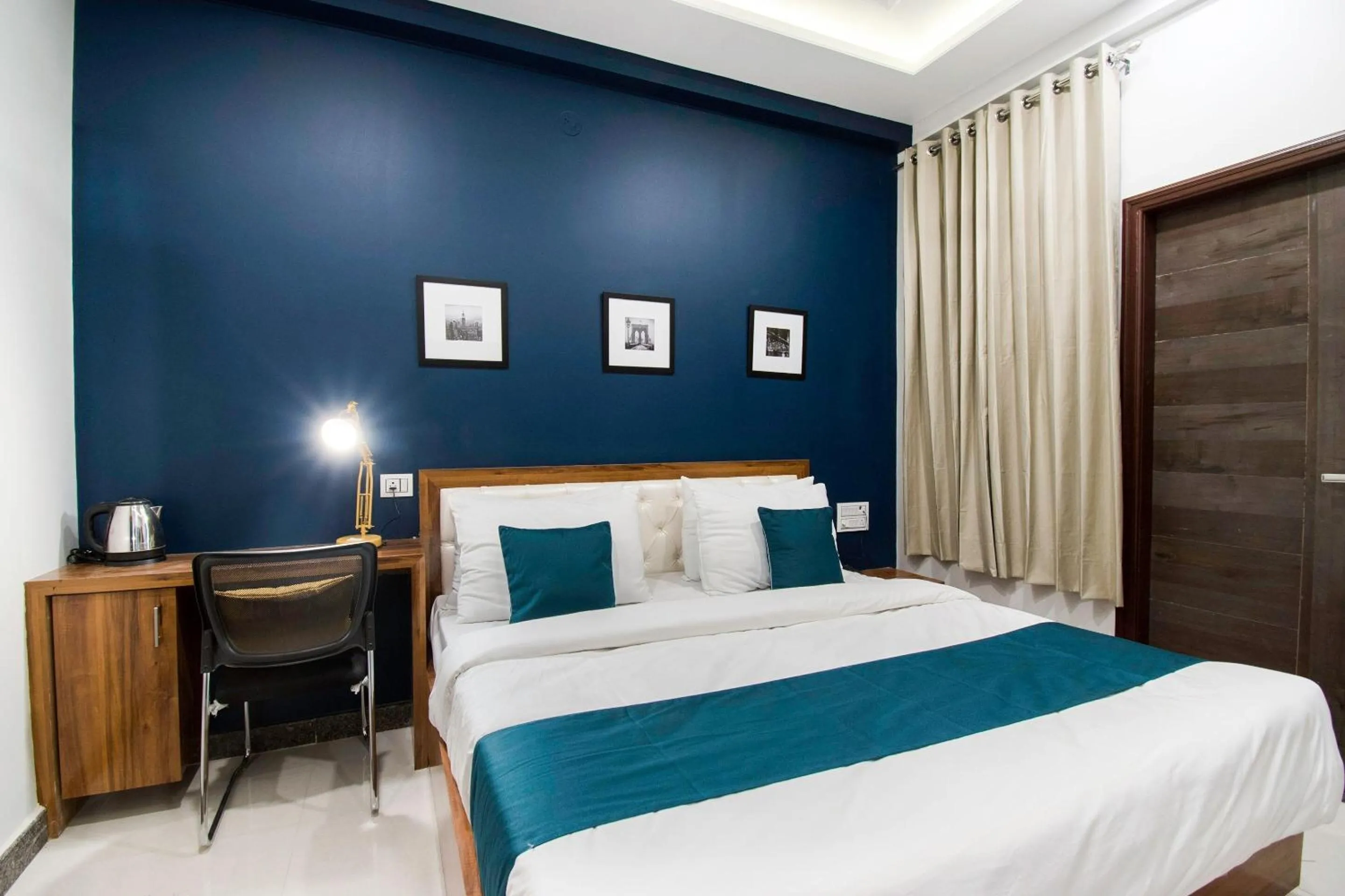 Bedroom, Bed in Collection O Blue Shine