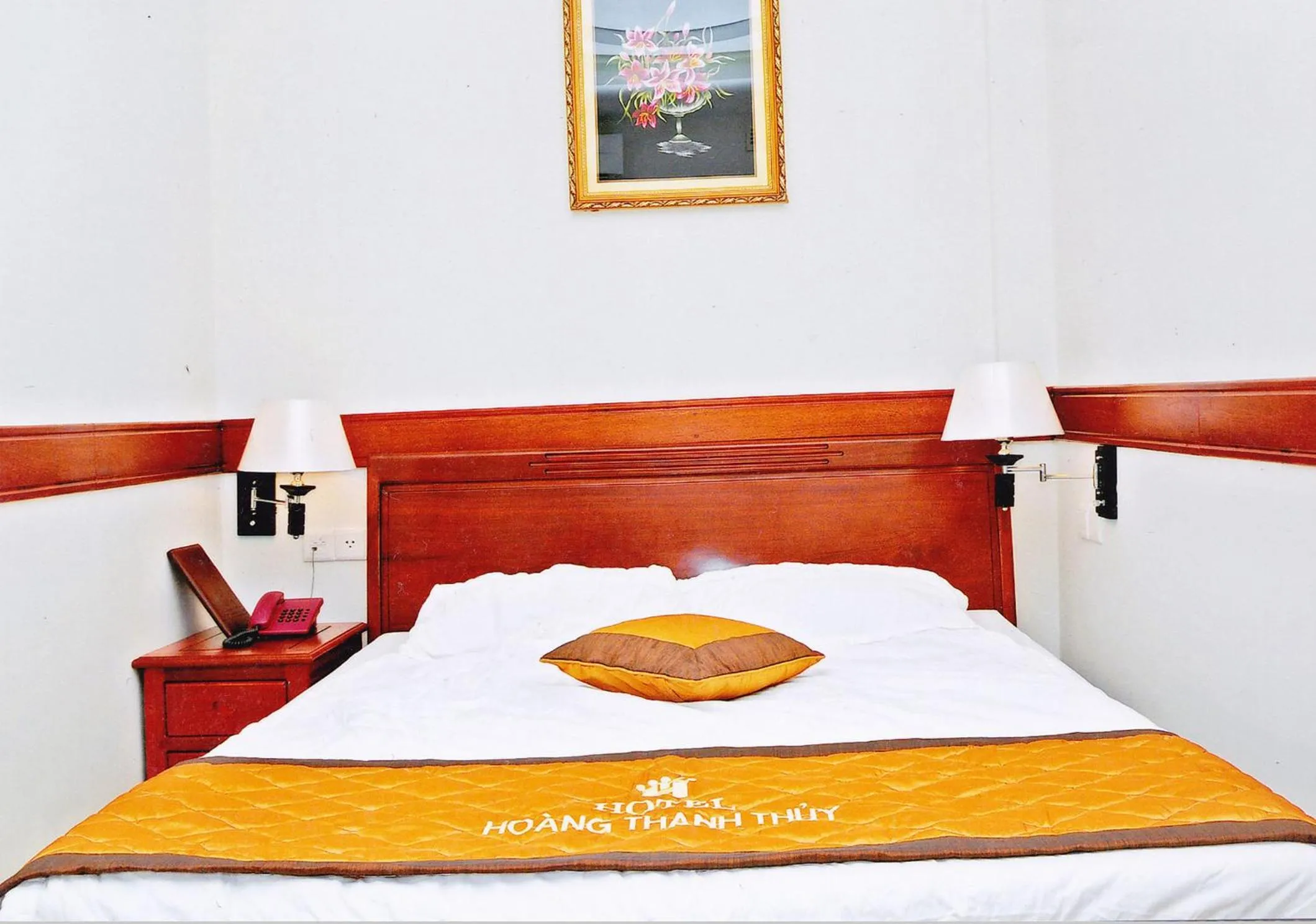 Bed in HOANG THANH THUY AIRPORT HOTEL 1 - Gần Ẩm Thực Đêm Chợ Hoàng Hoa Thám
