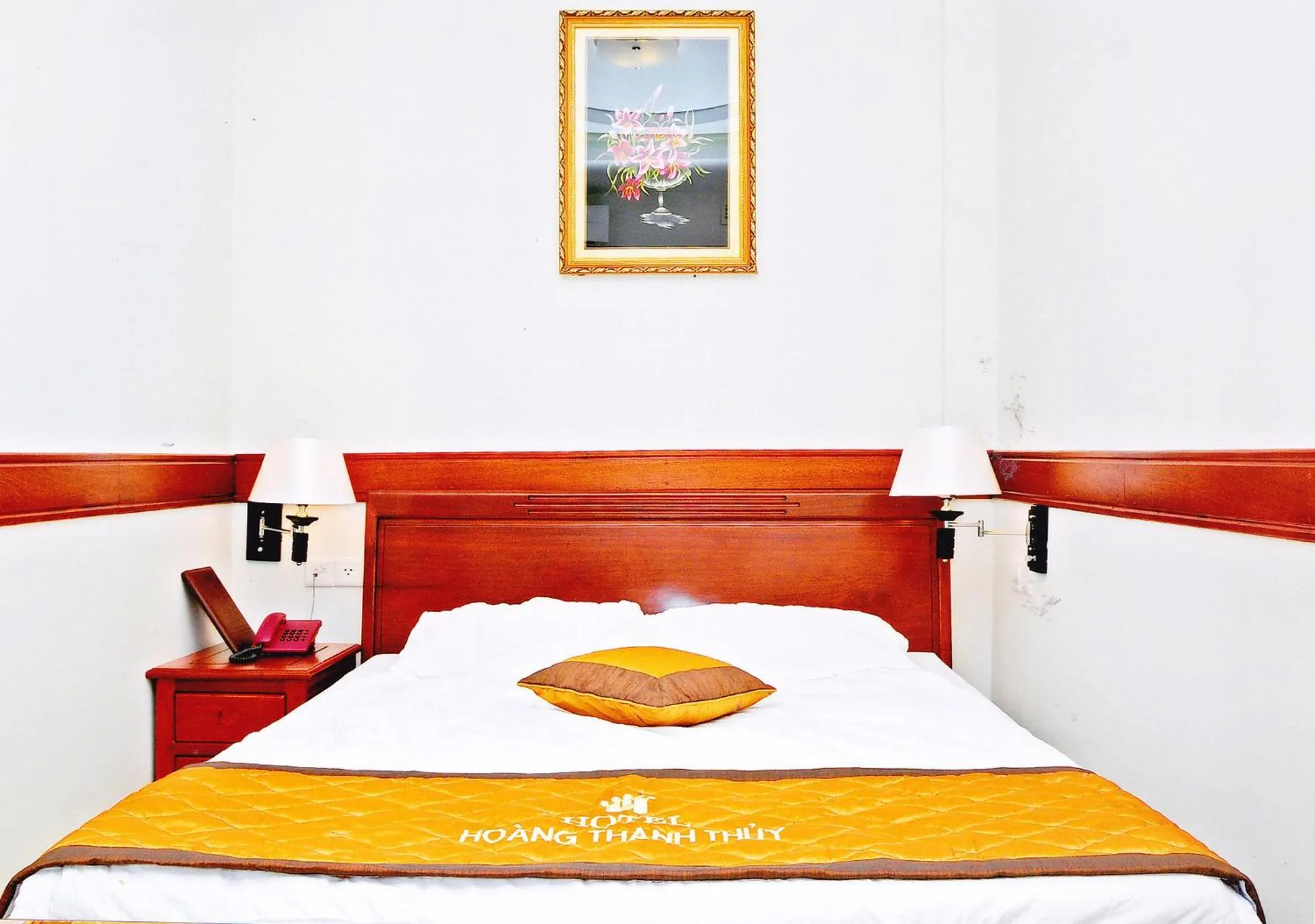 Bed in HOANG THANH THUY AIRPORT HOTEL 1 - Gần Ẩm Thực Đêm Chợ Hoàng Hoa Thám