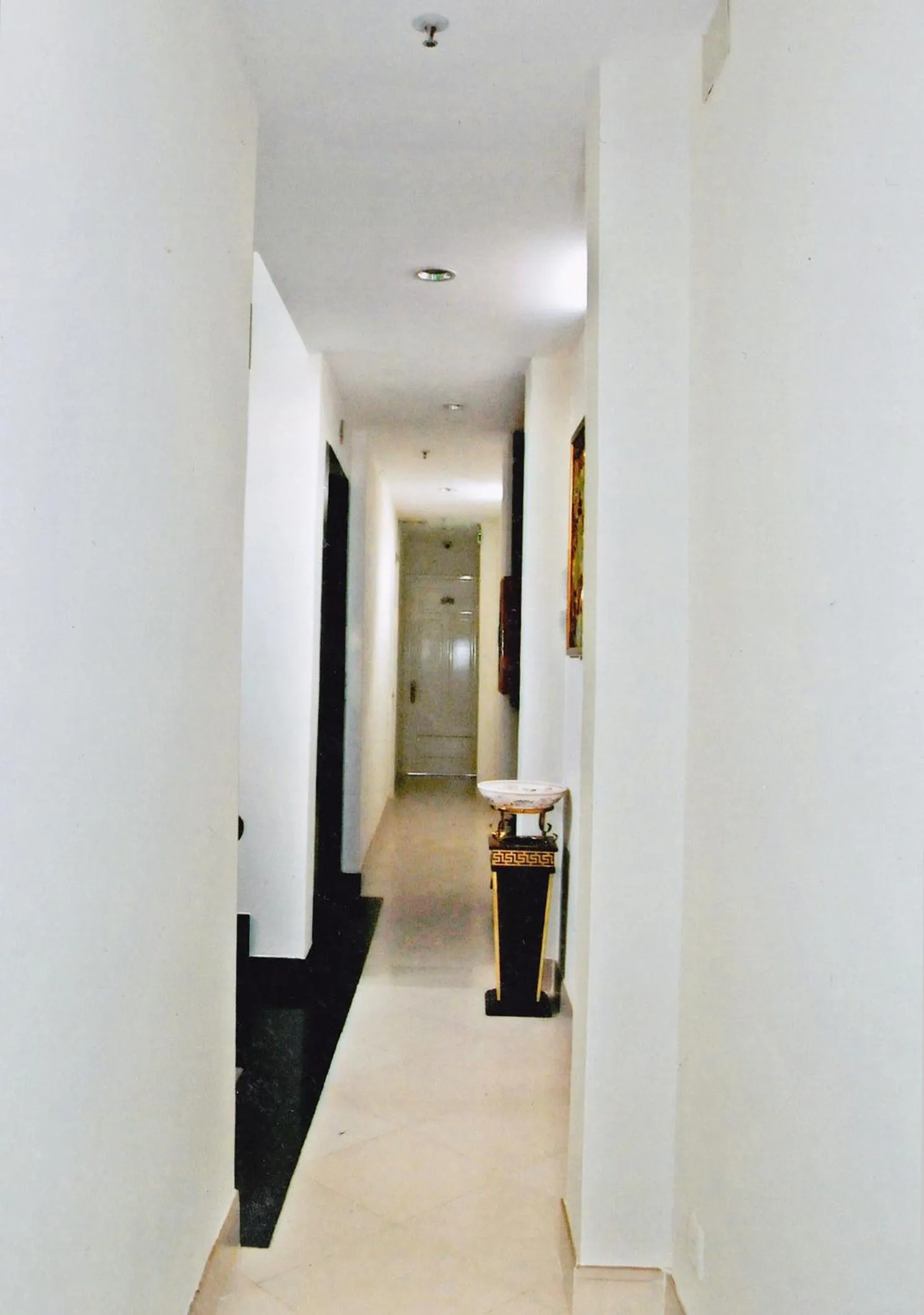 HOANG THANH THUY AIRPORT HOTEL 1 - Gần Ẩm Thực Đêm Chợ Hoàng Hoa Thám