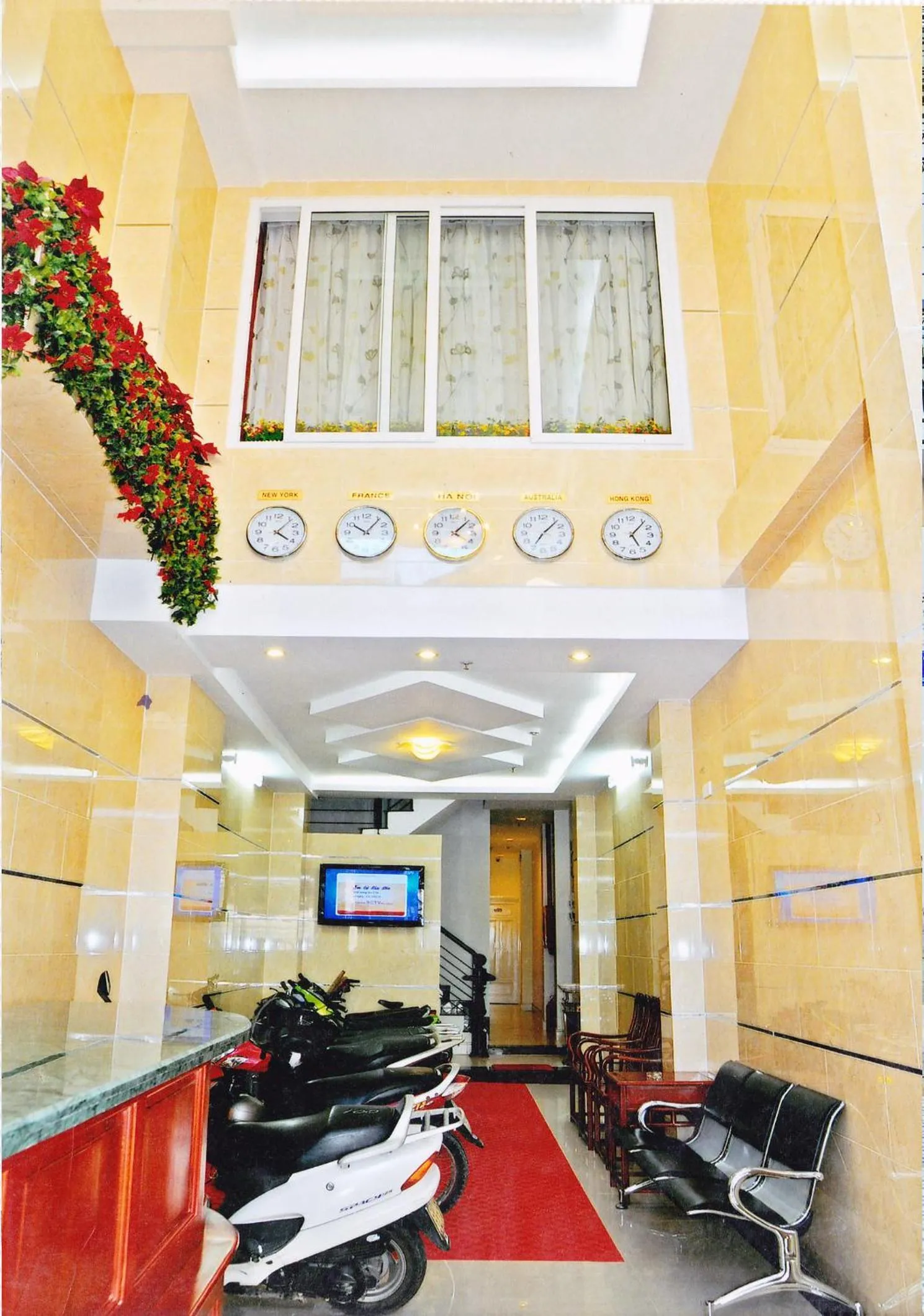 HOANG THANH THUY AIRPORT HOTEL 1 - Gần Ẩm Thực Đêm Chợ Hoàng Hoa Thám