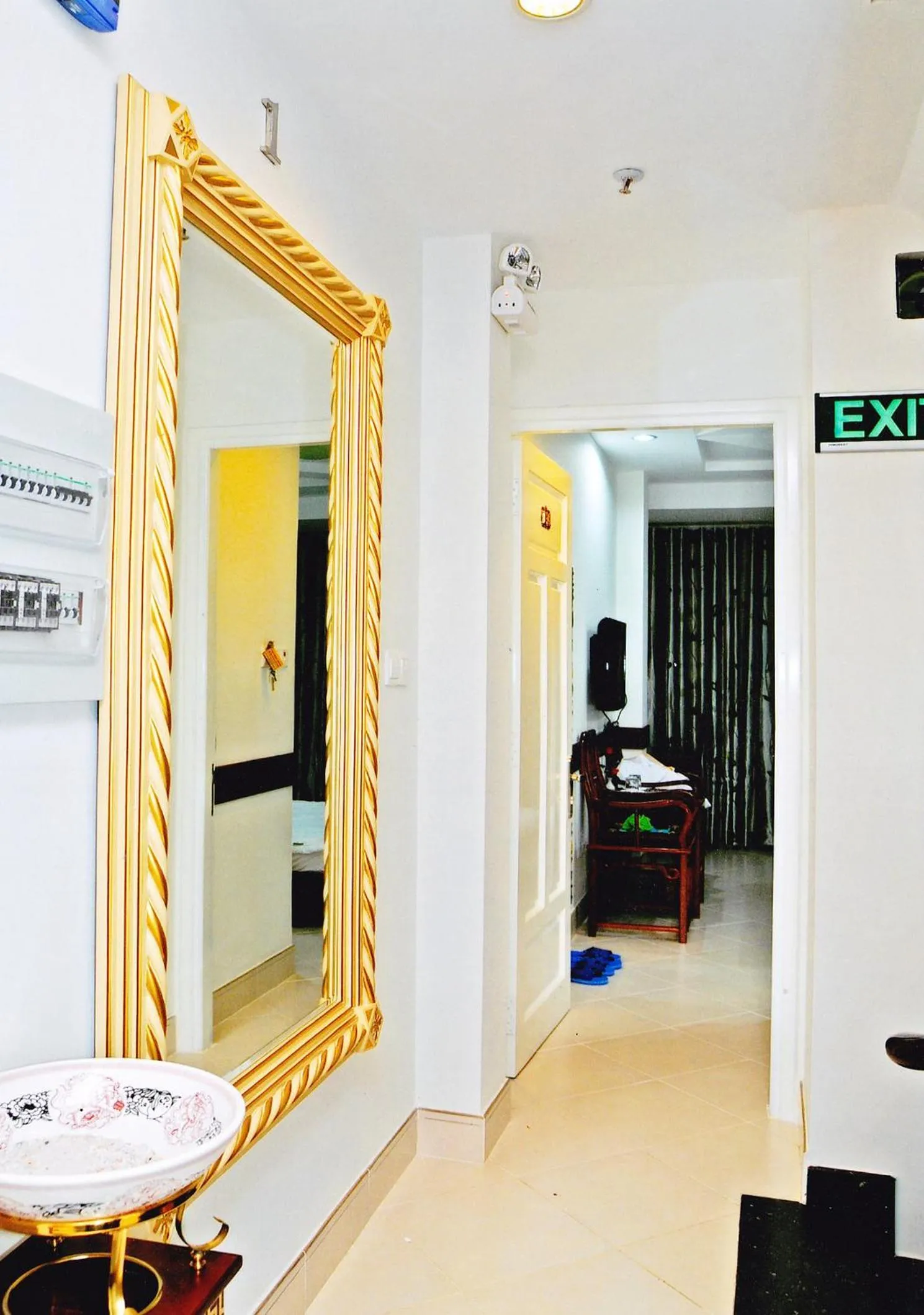 HOANG THANH THUY AIRPORT HOTEL 1 - Gần Ẩm Thực Đêm Chợ Hoàng Hoa Thám