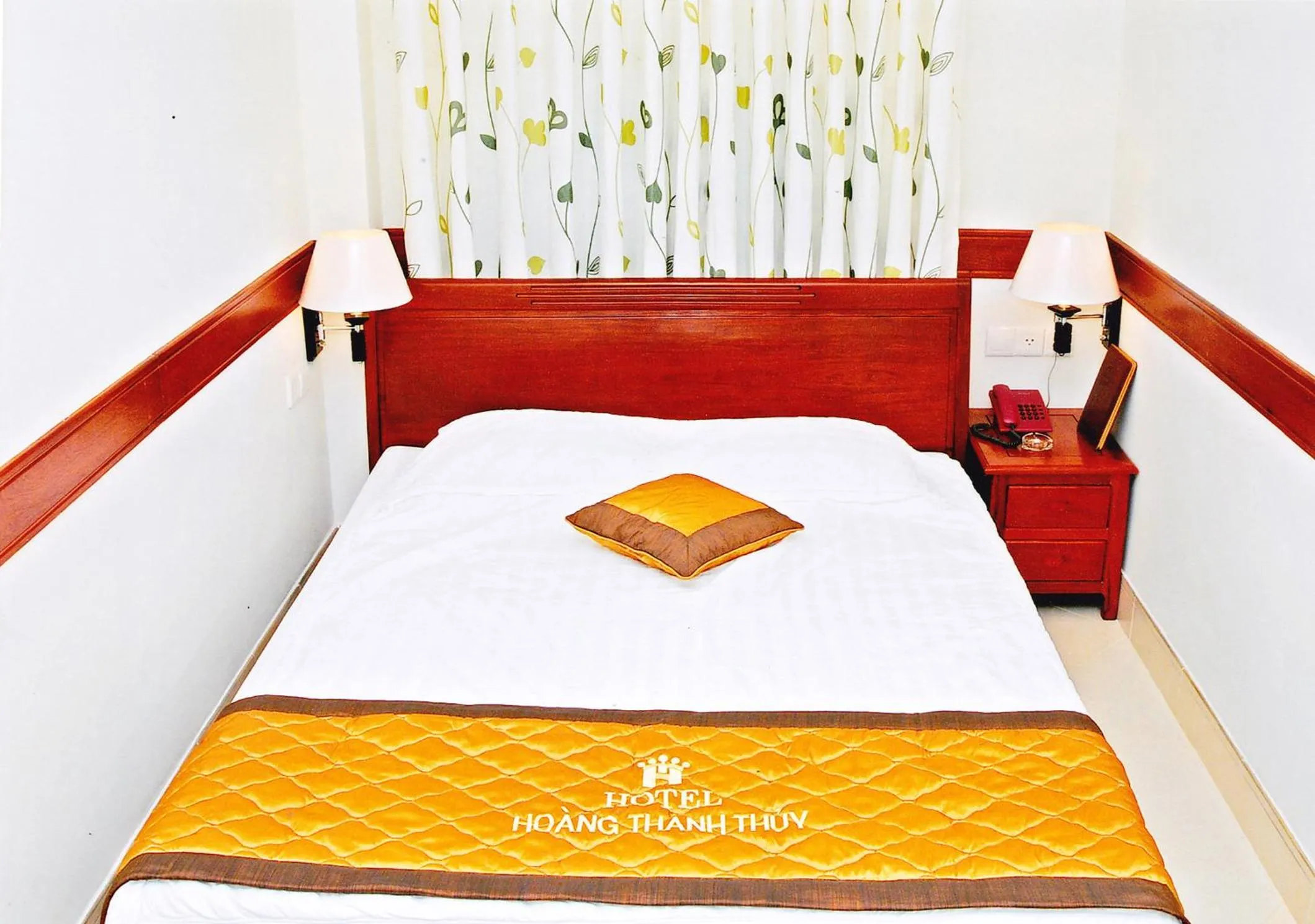 Bed in HOANG THANH THUY AIRPORT HOTEL 1 - Gần Ẩm Thực Đêm Chợ Hoàng Hoa Thám