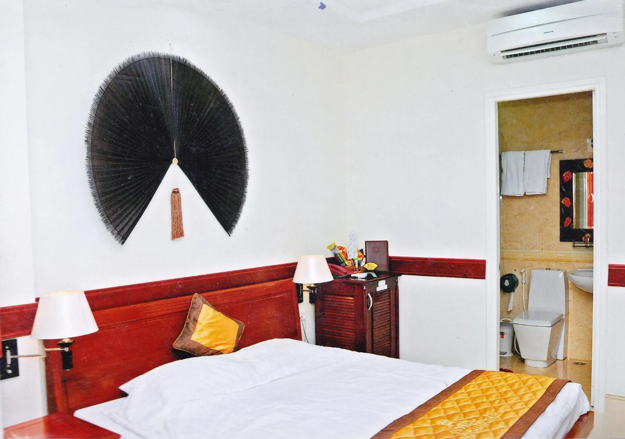 Bed in HOANG THANH THUY AIRPORT HOTEL 1 - Gần Ẩm Thực Đêm Chợ Hoàng Hoa Thám