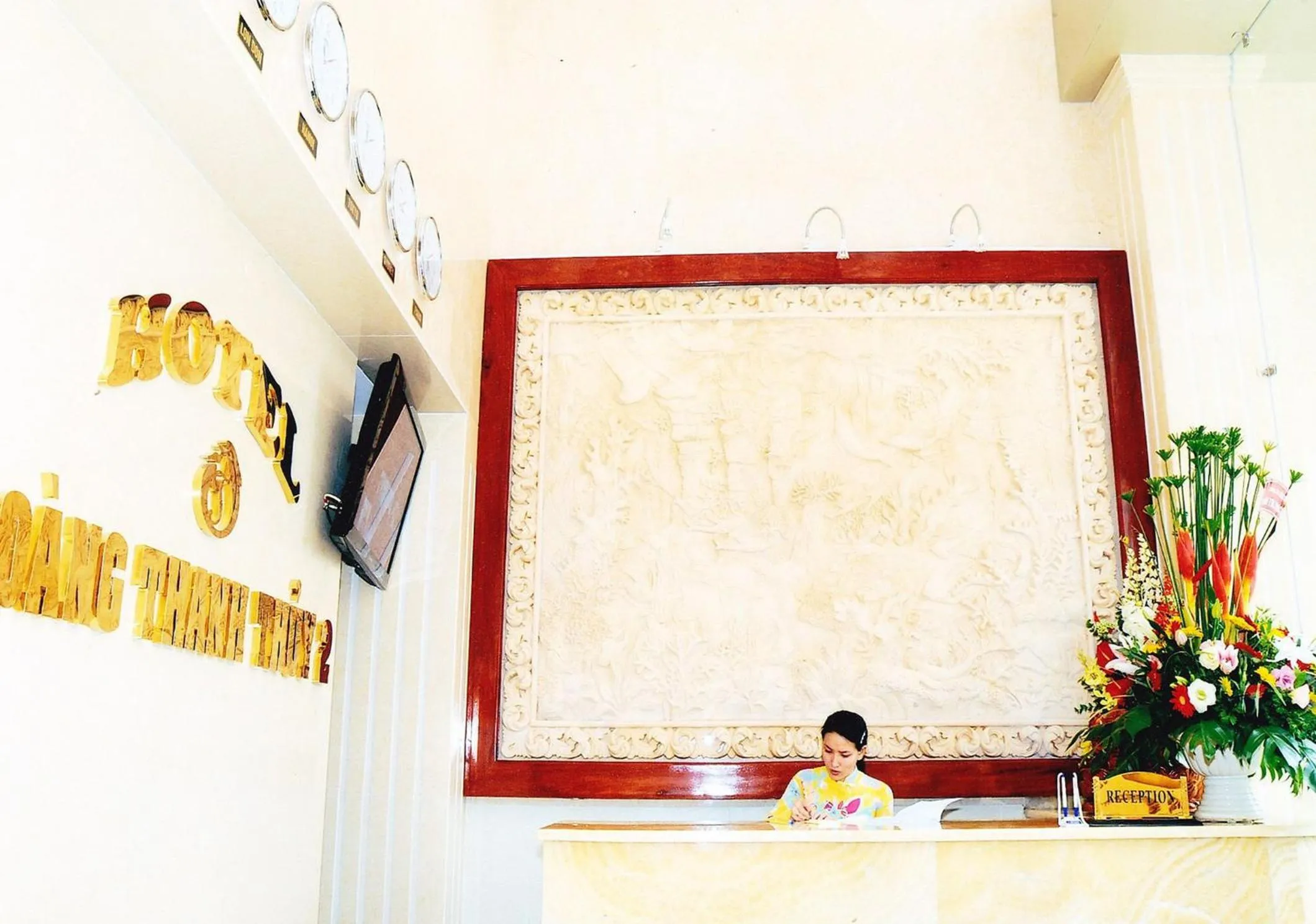 HOANG THANH THUY AIRPORT HOTEL 2 - Gần Ẩm Thực Đêm Chợ Hoàng Hoa Thám