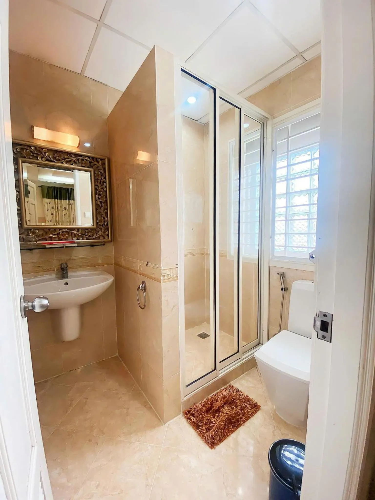 HOANG THANH THUY AIRPORT HOTEL 2 - Gần Ẩm Thực Đêm Chợ Hoàng Hoa Thám