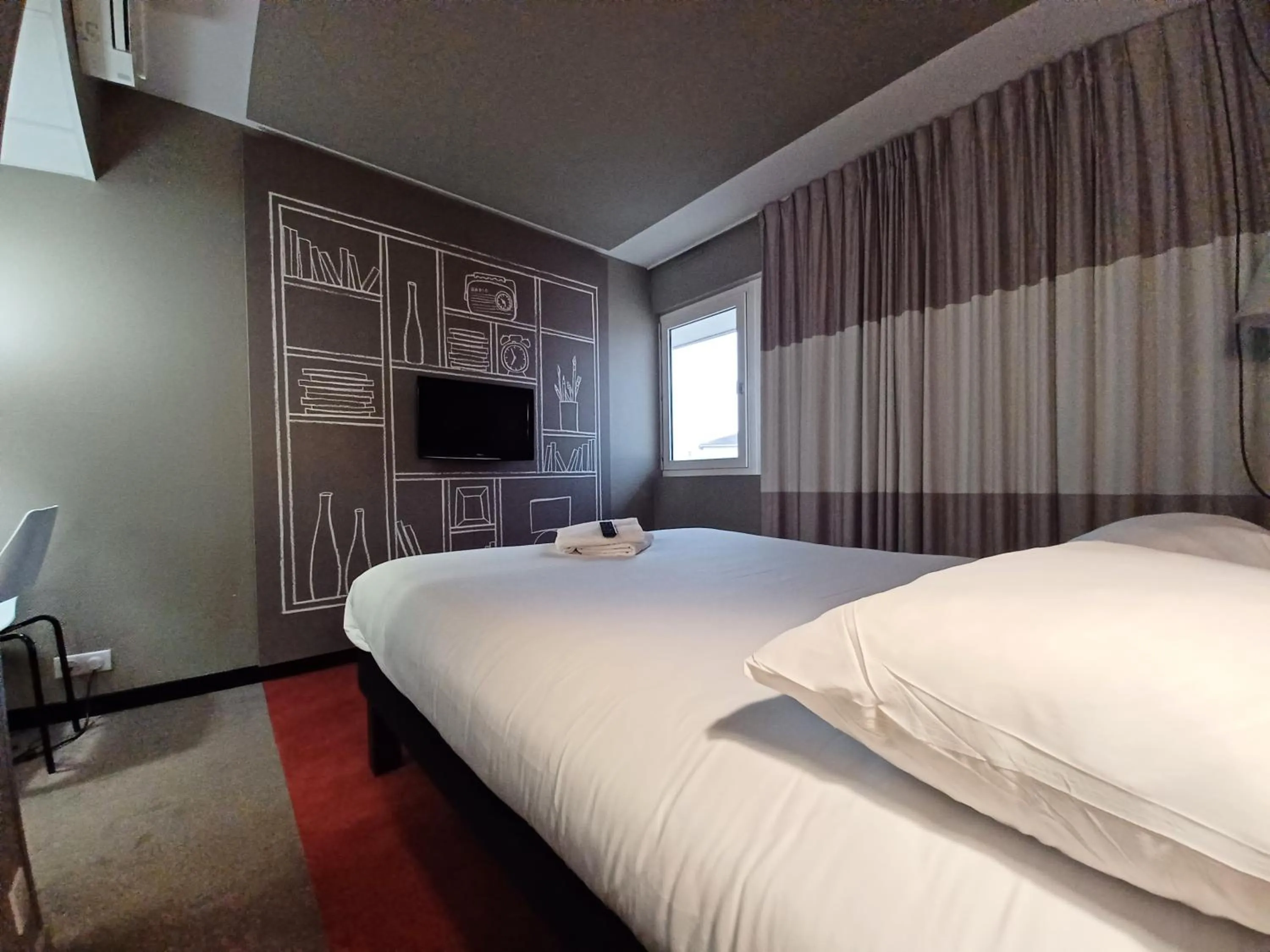 Bed in Ibis Toulouse Purpan Aeroport