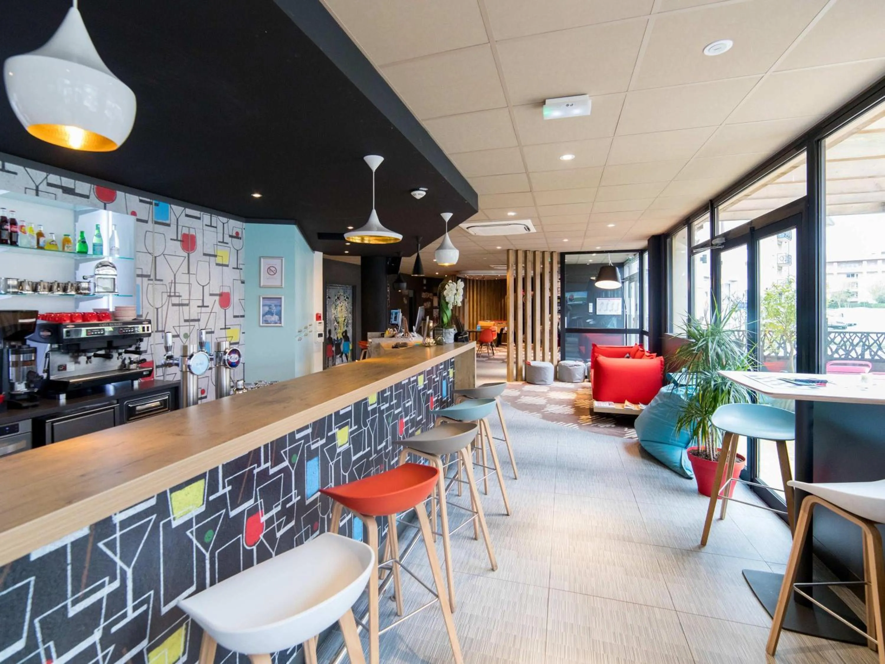 Lounge or bar in Ibis Toulouse Purpan Aeroport