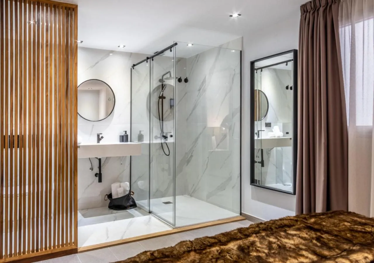 Shower in Poem Suites, Las Canteras