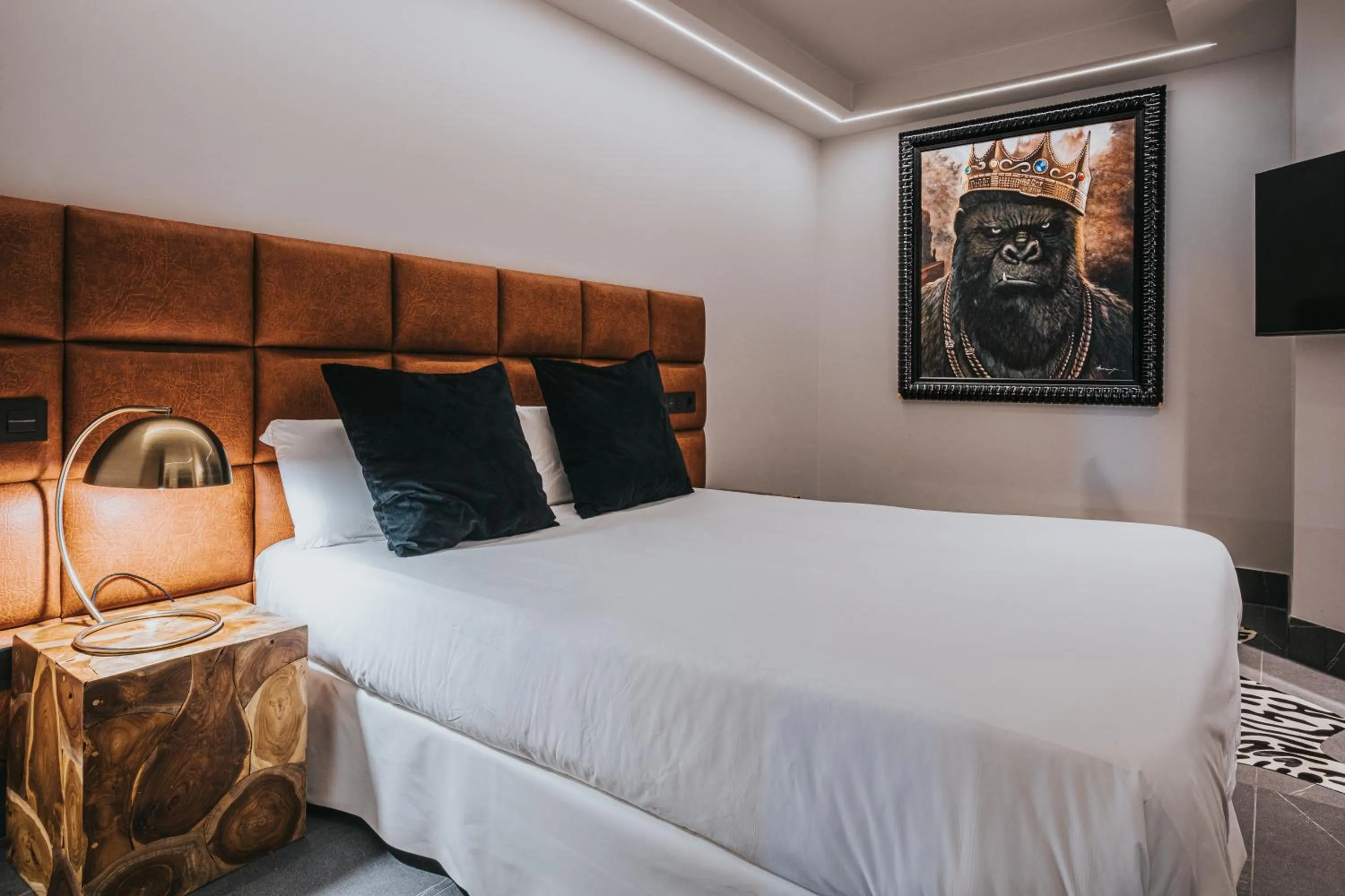 Bed in Poem Suites, Las Canteras