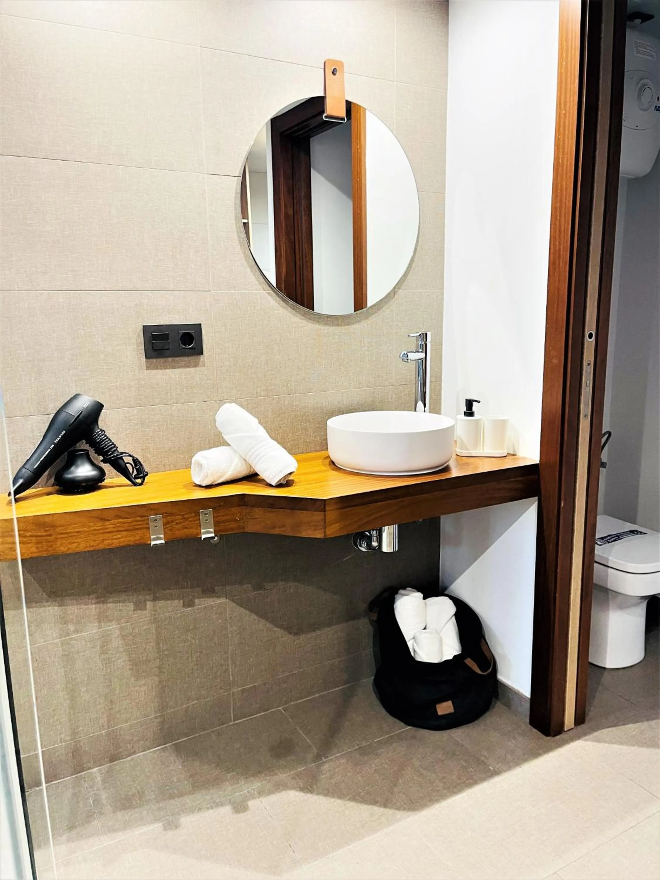 Toilet in Poem Suites, Las Canteras