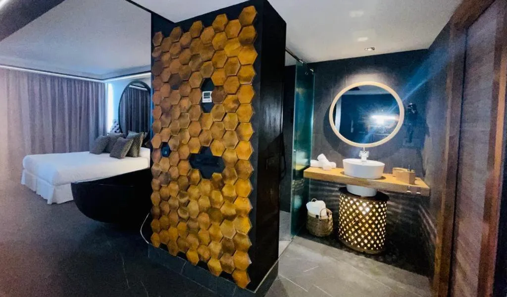 Bathroom, Bed in Poem Suites, Las Canteras