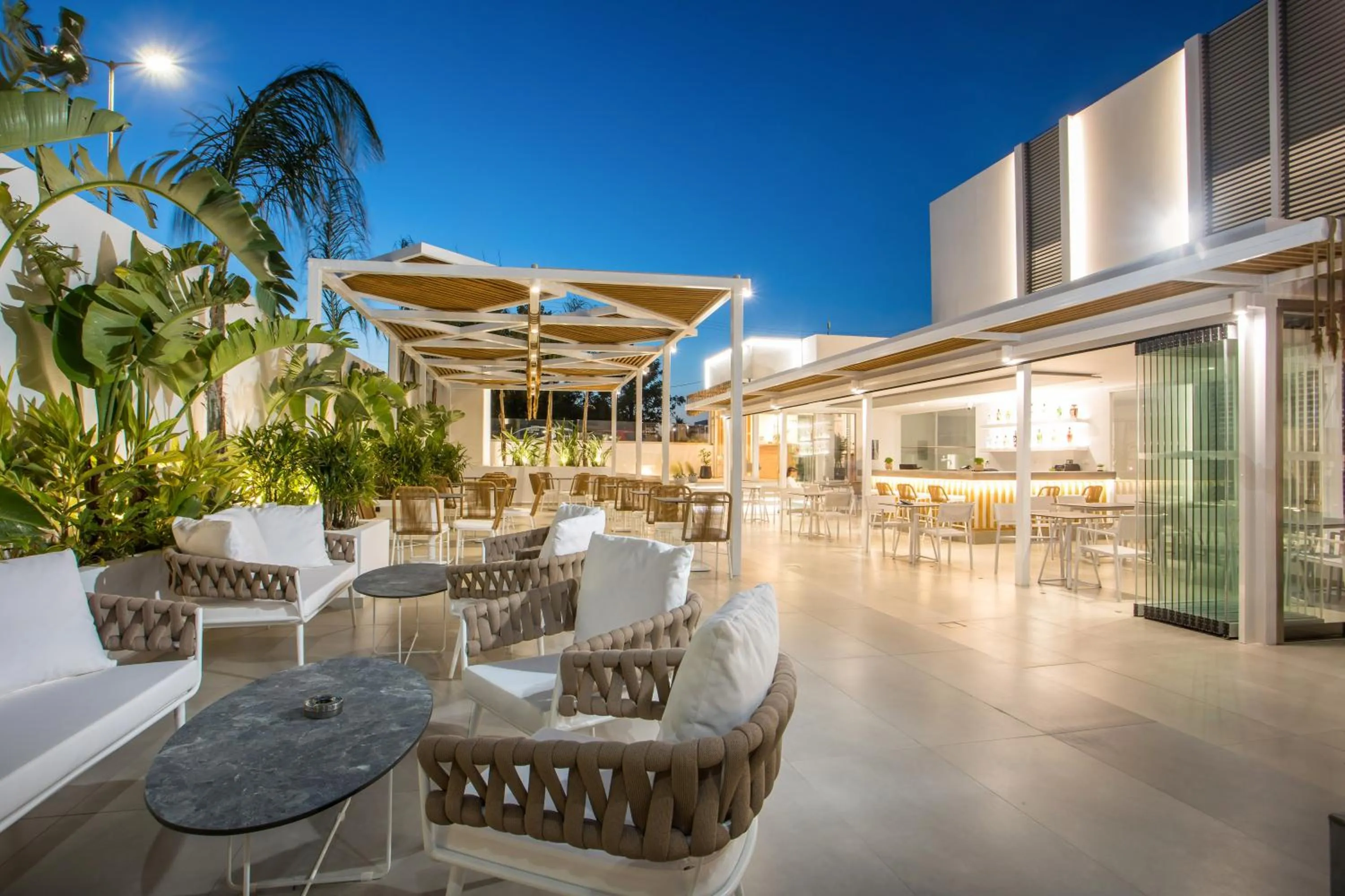 Property building in Casa Stavris