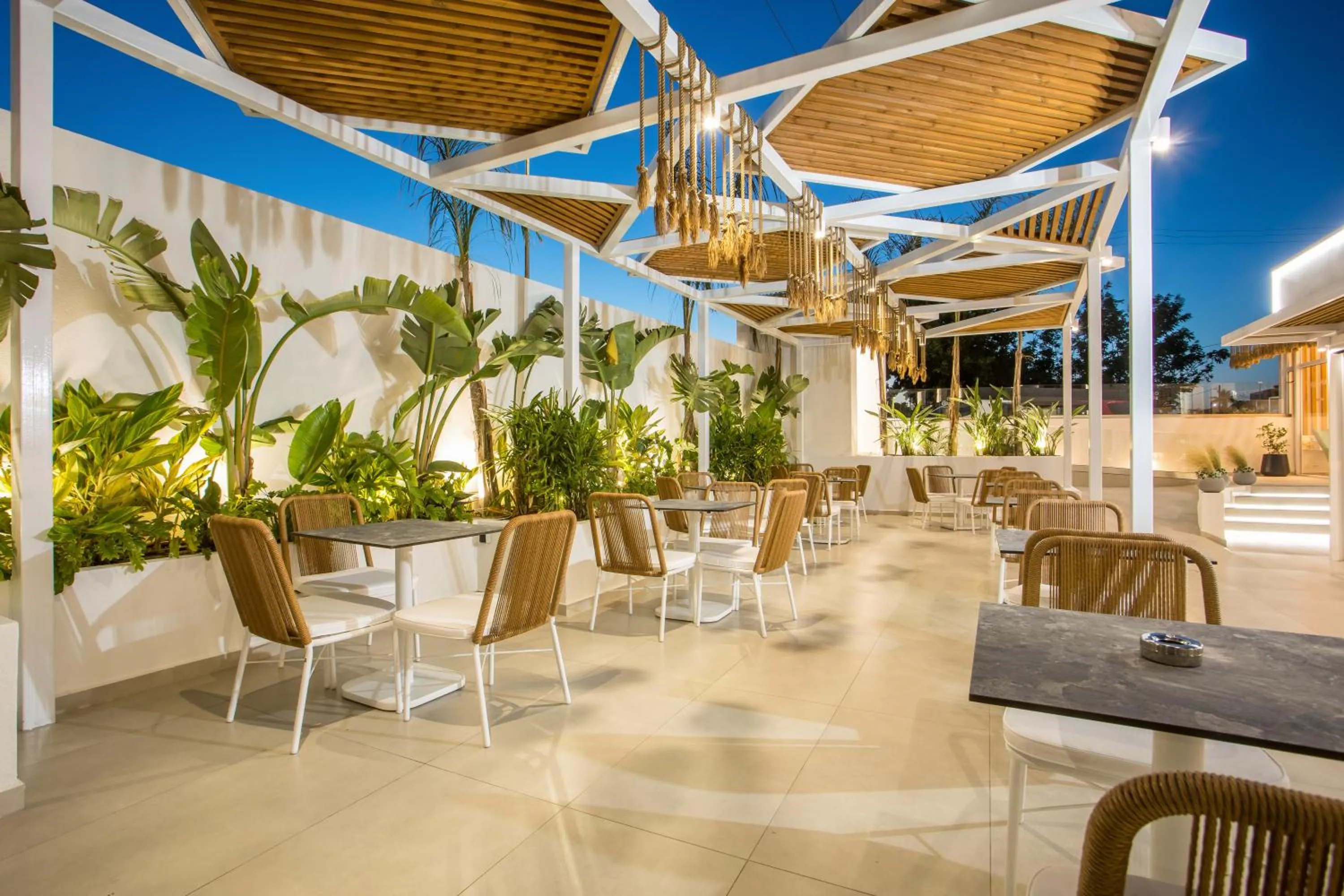 Property building in Casa Stavris