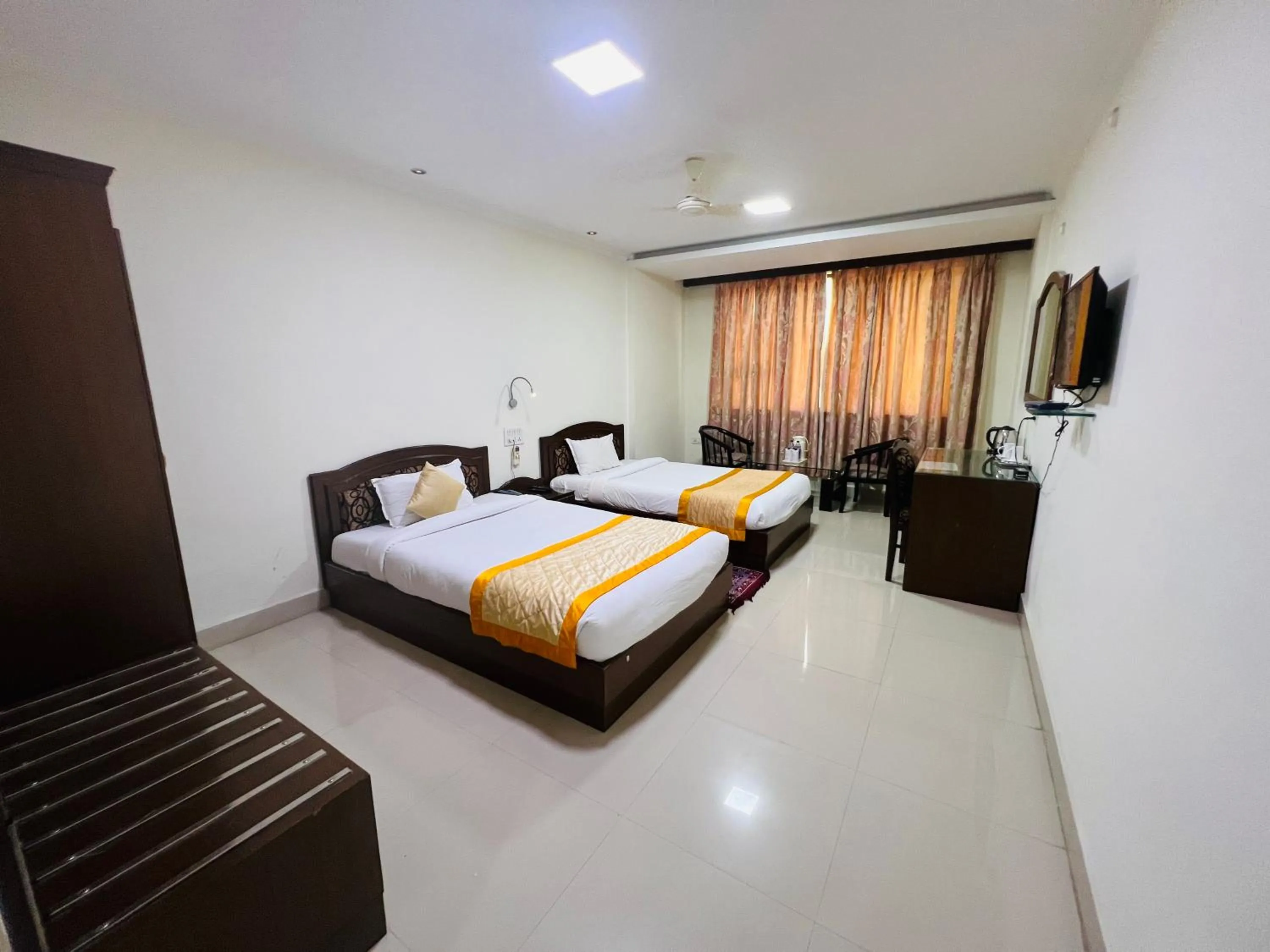 Bedroom, Bed in Bodhgaya Regency Hotel