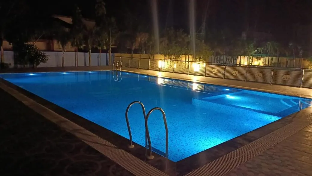 Swimming pool in Bodhgaya Regency Hotel