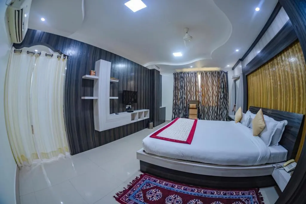 Bedroom, Bed in Bodhgaya Regency Hotel