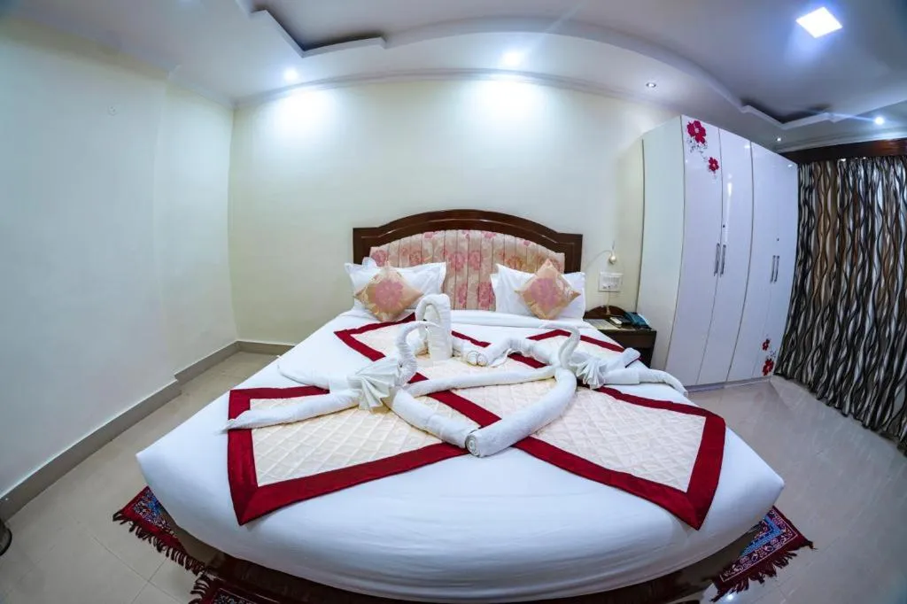 Bedroom, Bed in Bodhgaya Regency Hotel