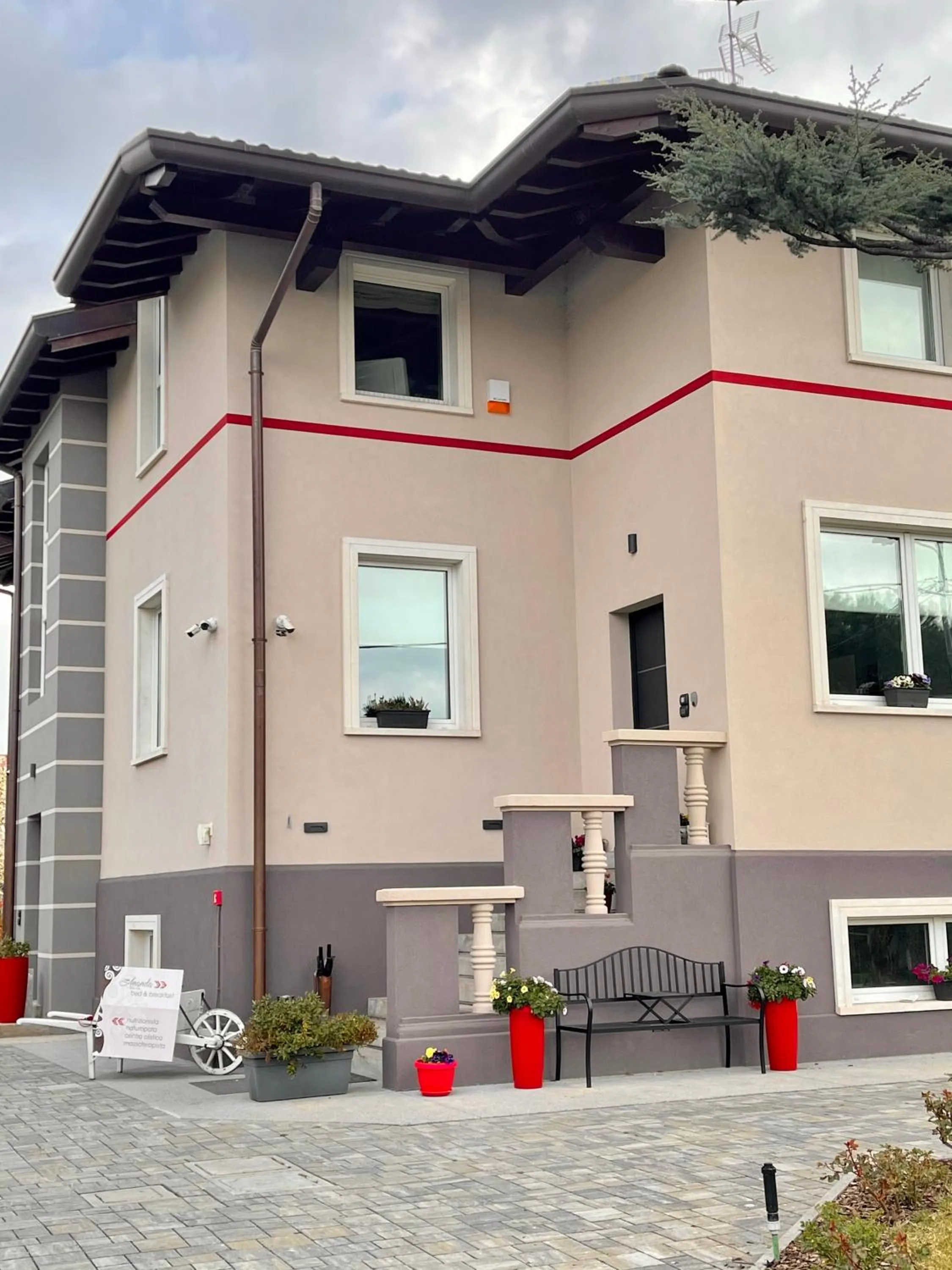 Property building in Casa Ananda