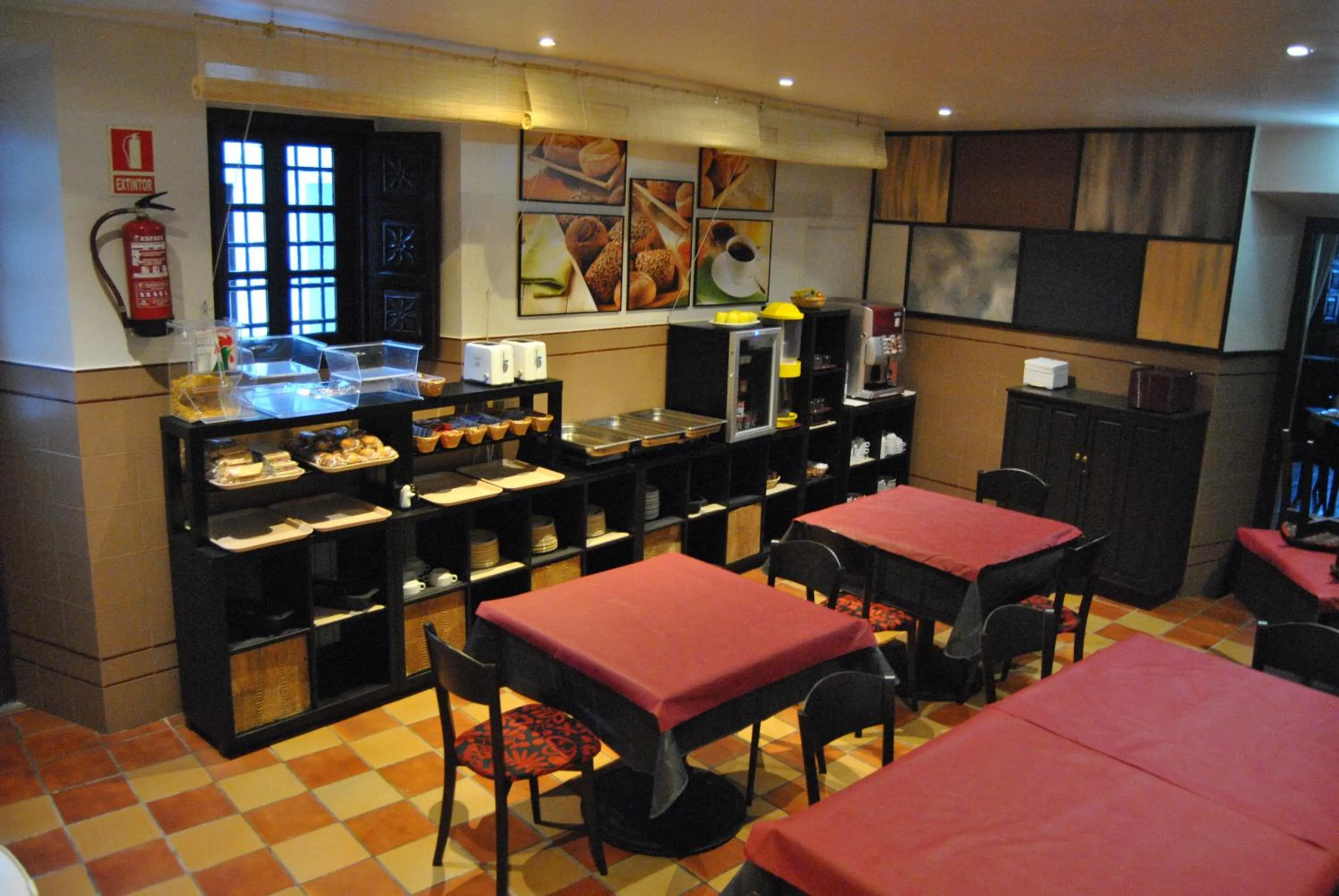 Restaurant/places to eat in Hotel Palacio de los Vallados