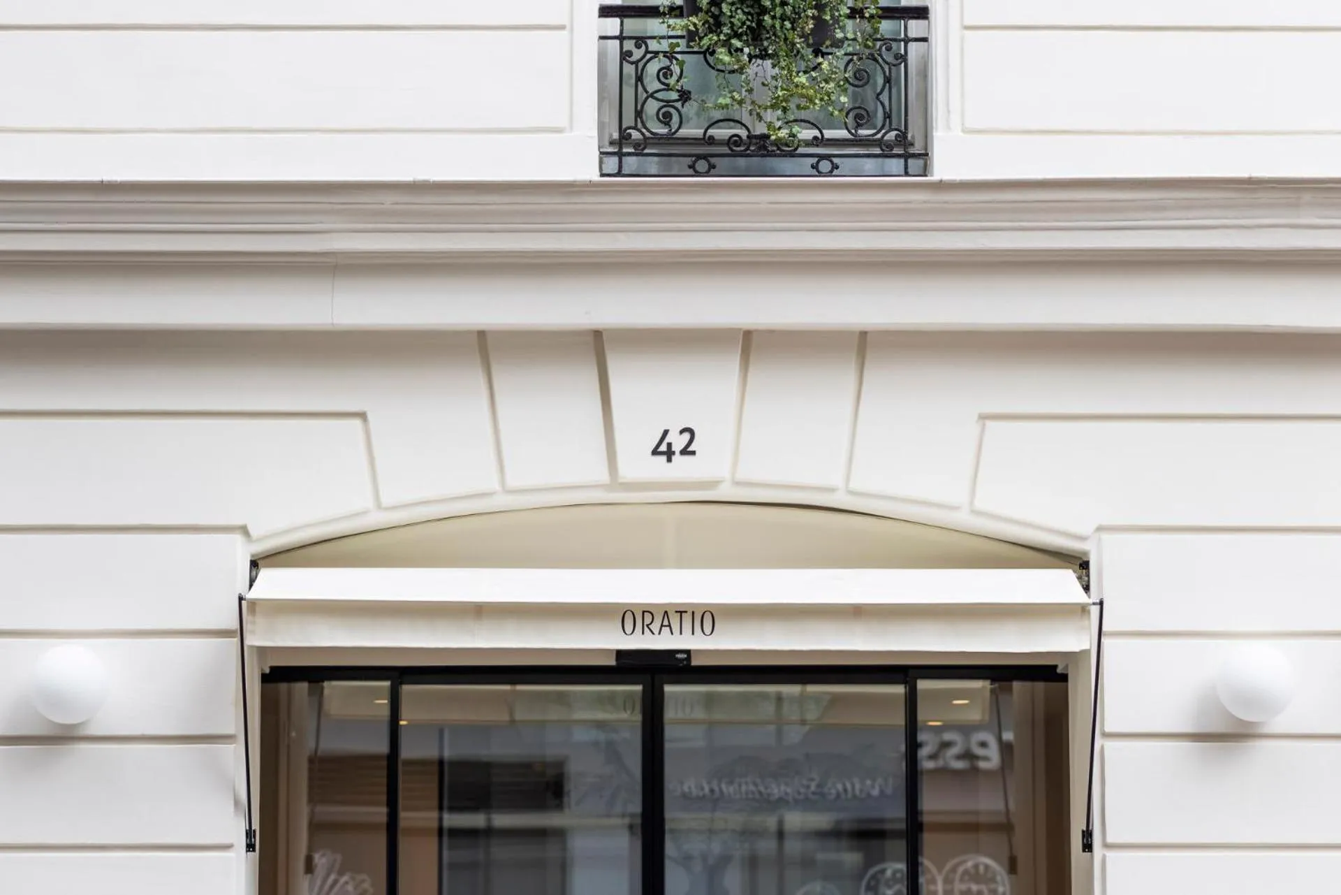 Facade/entrance in Hôtel Oratio