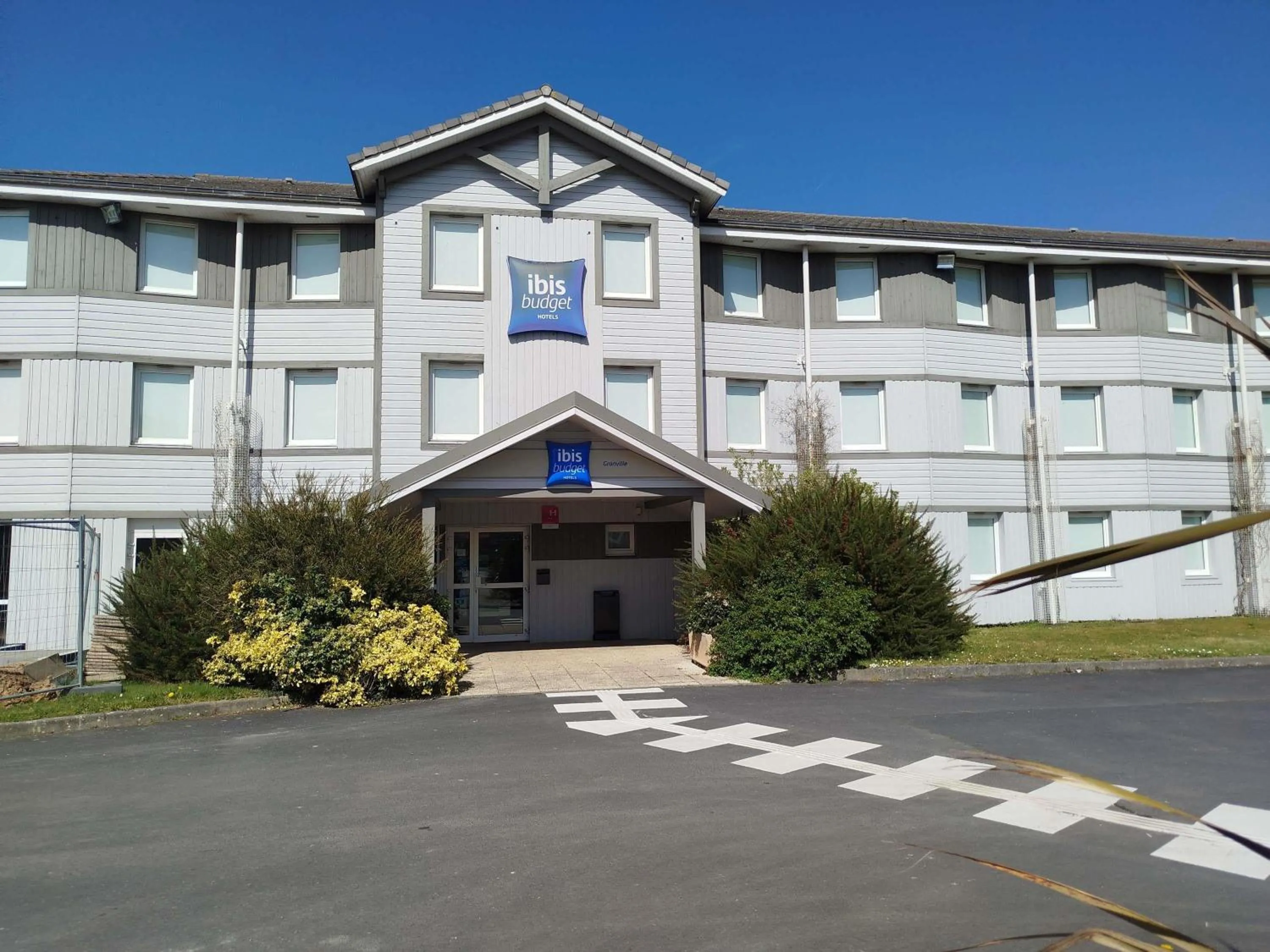 Property building in ibis budget Granville