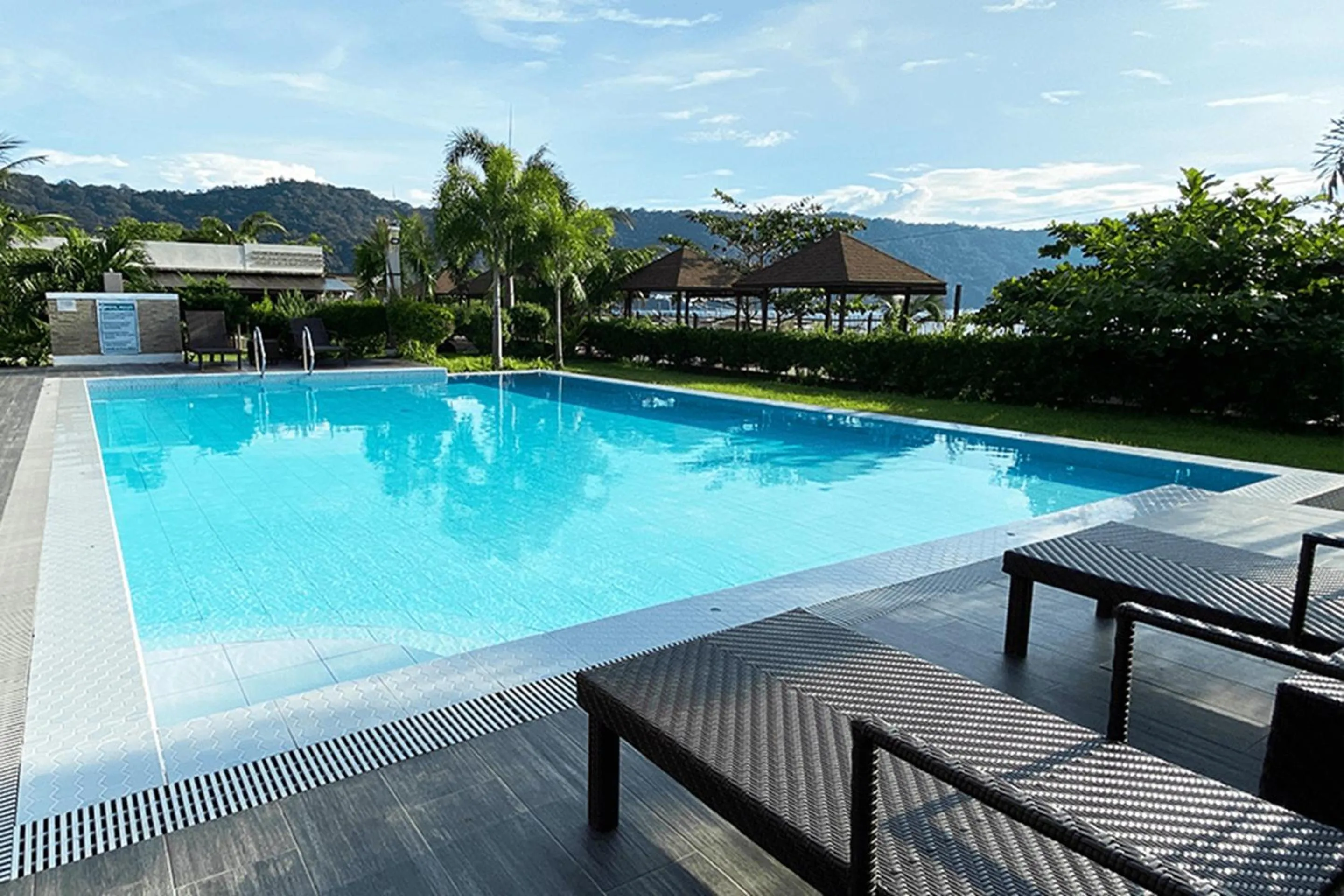 Swimming pool in RSAM Beach Resort by Cocotel