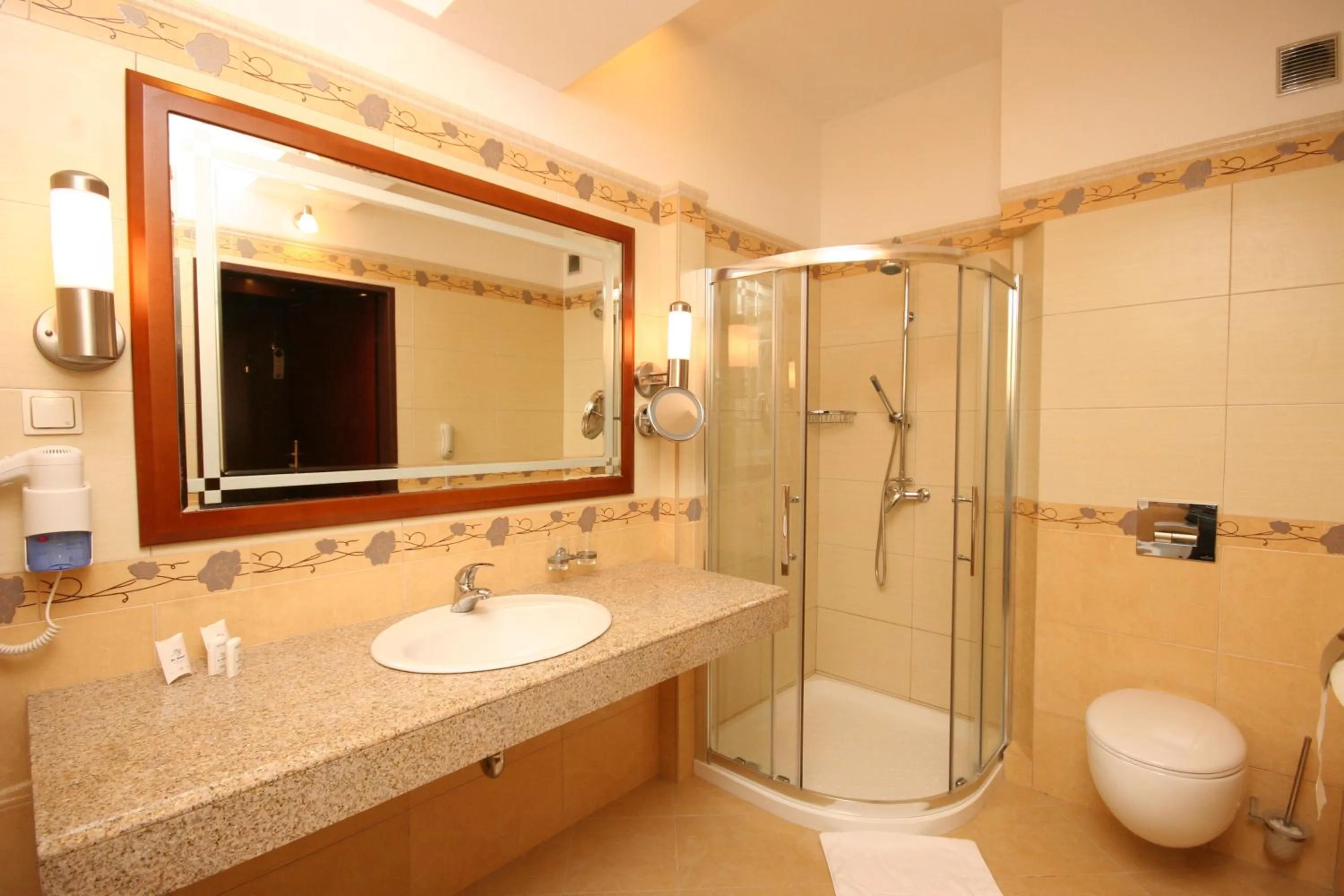 Bathroom in Hotel Gołębiewski Karpacz
