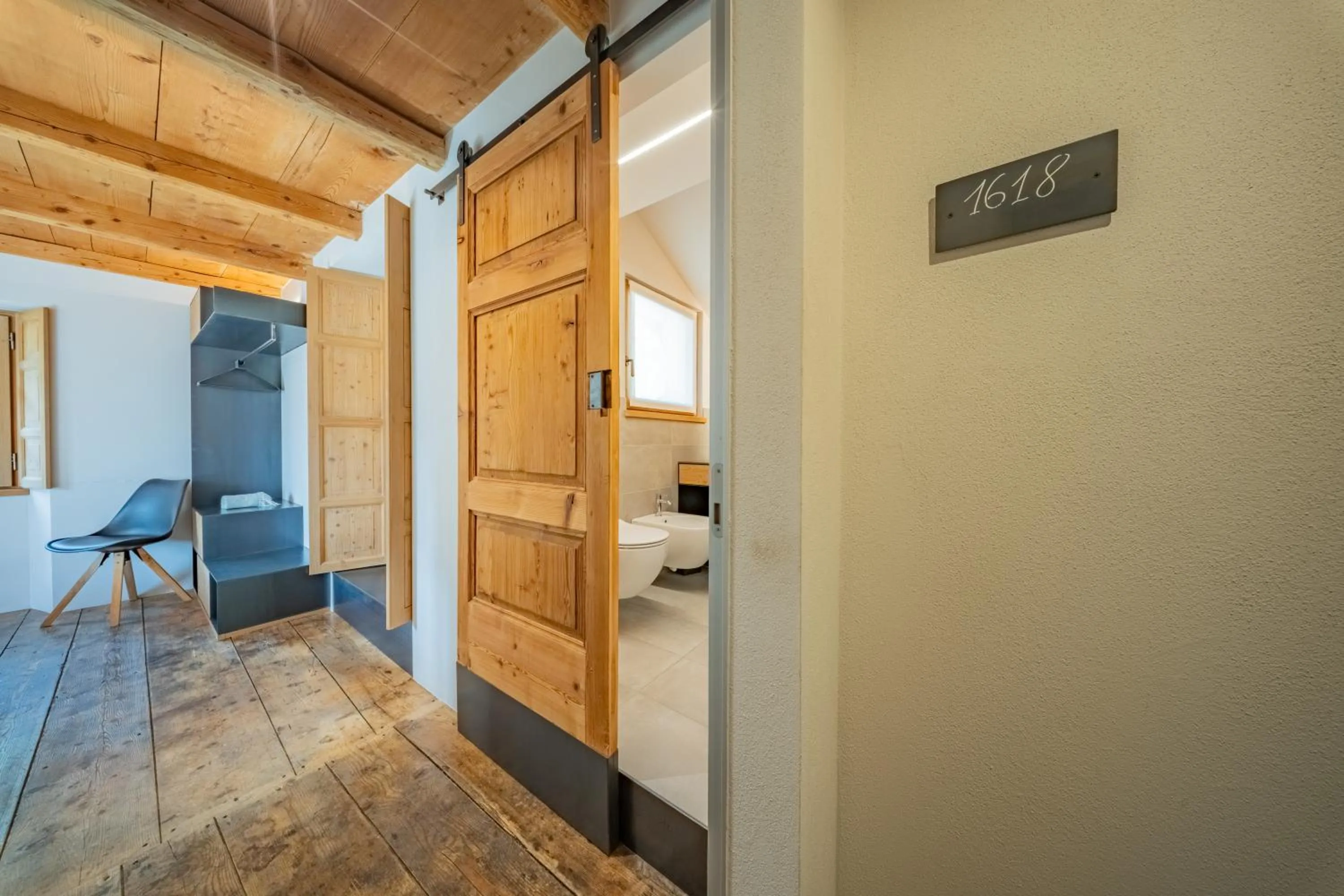 Decorative detail in Casa Pasini-Foresteria