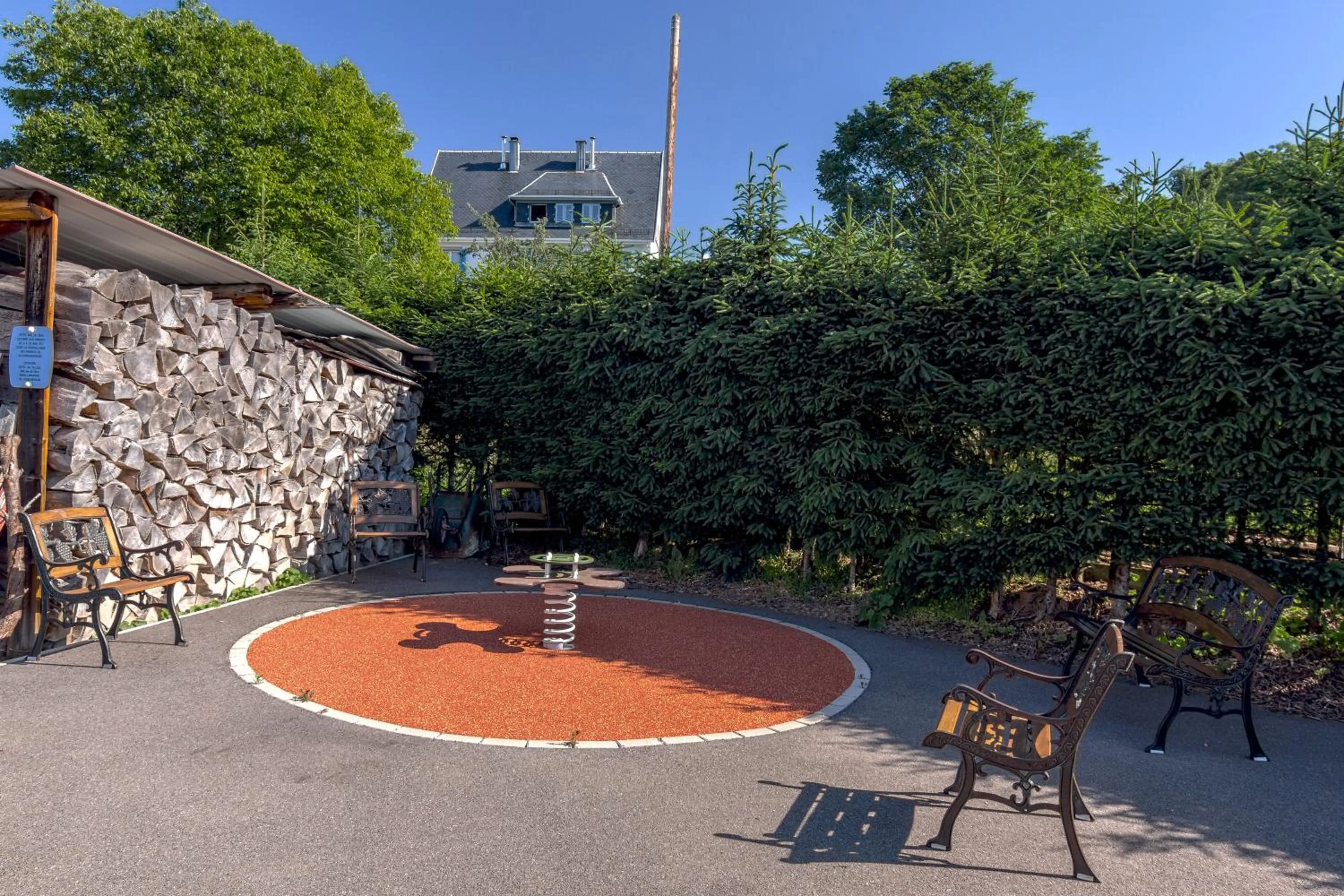 Children play ground in Hôtel Restaurant et Spa Au Tilleul