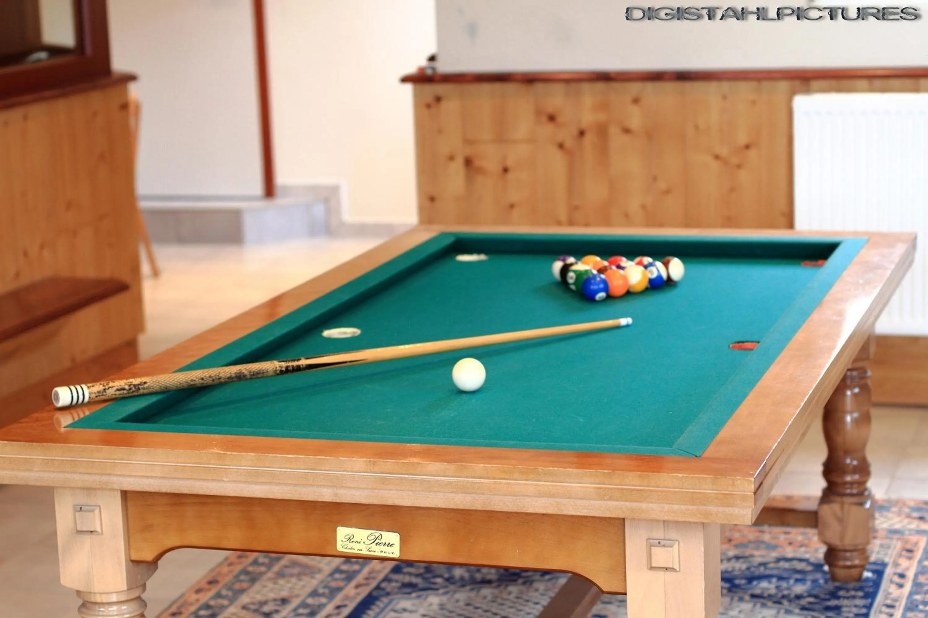 Billiard in Hôtel Restaurant et Spa Au Tilleul